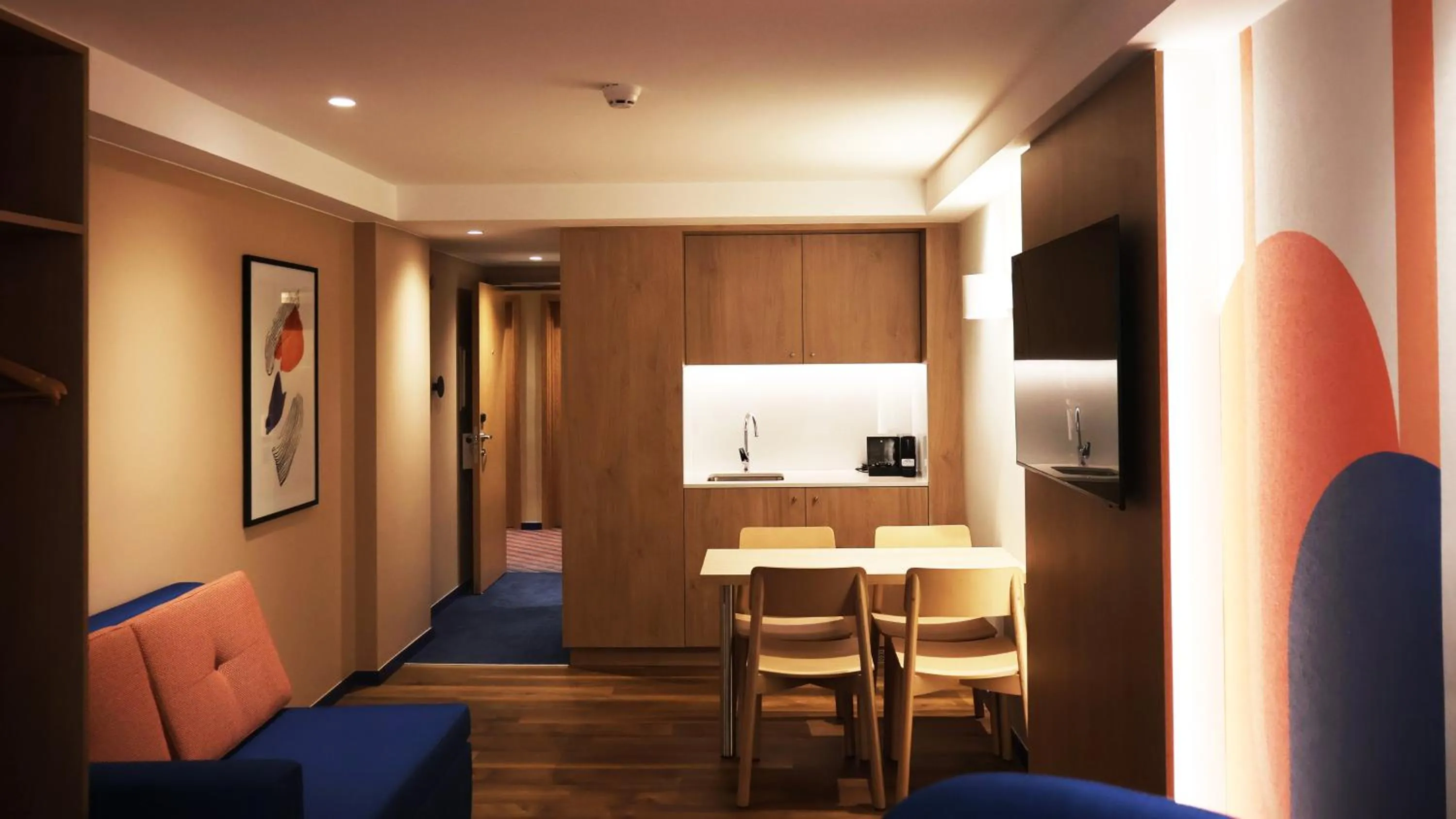 Queen Suite in Holiday Inn Express & Suites Lisbon - Príncipe Real by IHG