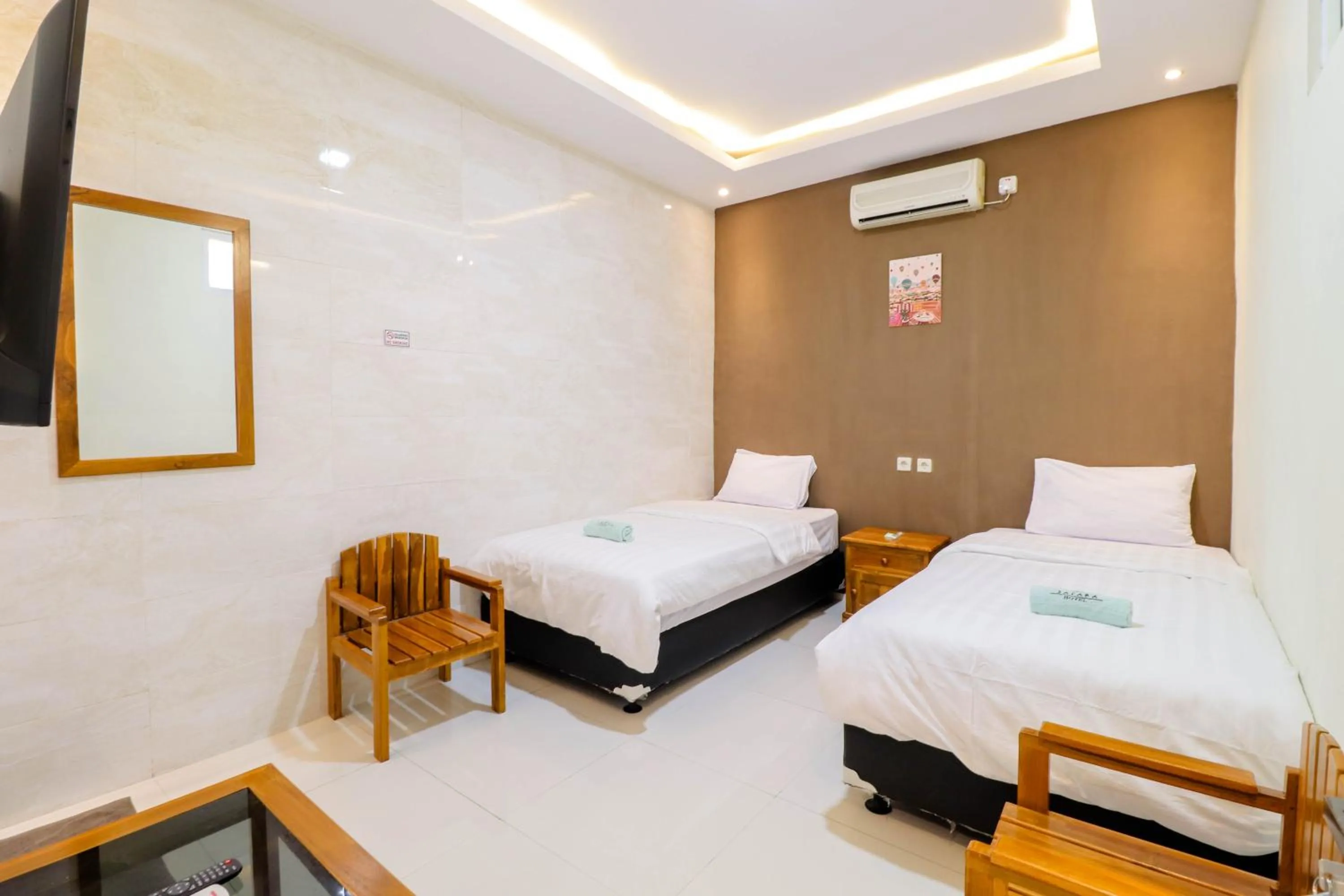 Budget Twin Room in Hotel Safara Yogyakarta