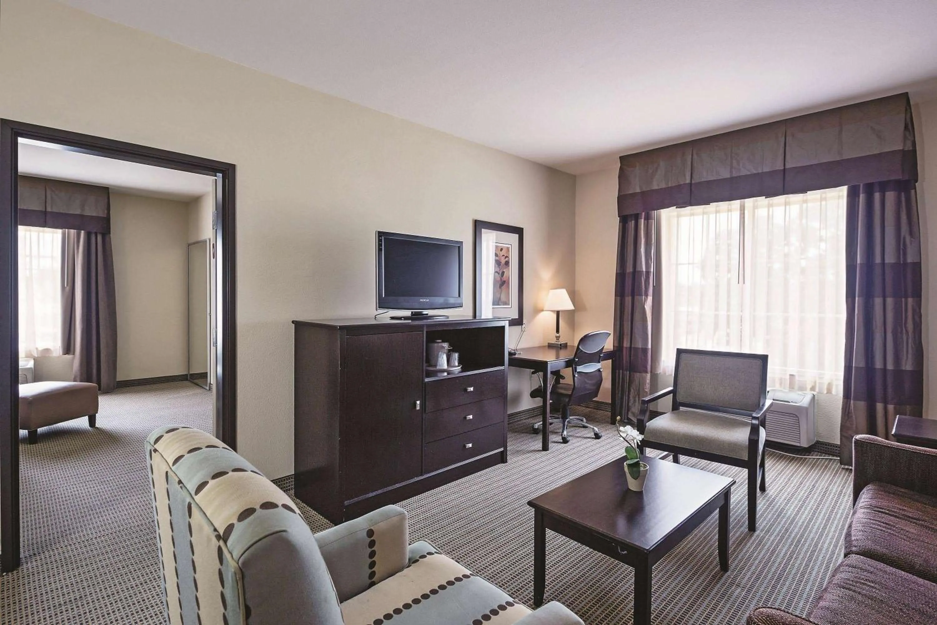 Deluxe Family Suite - Mobility Access/Non-Smoking in La Quinta by Wyndham DFW Airport West - Euless