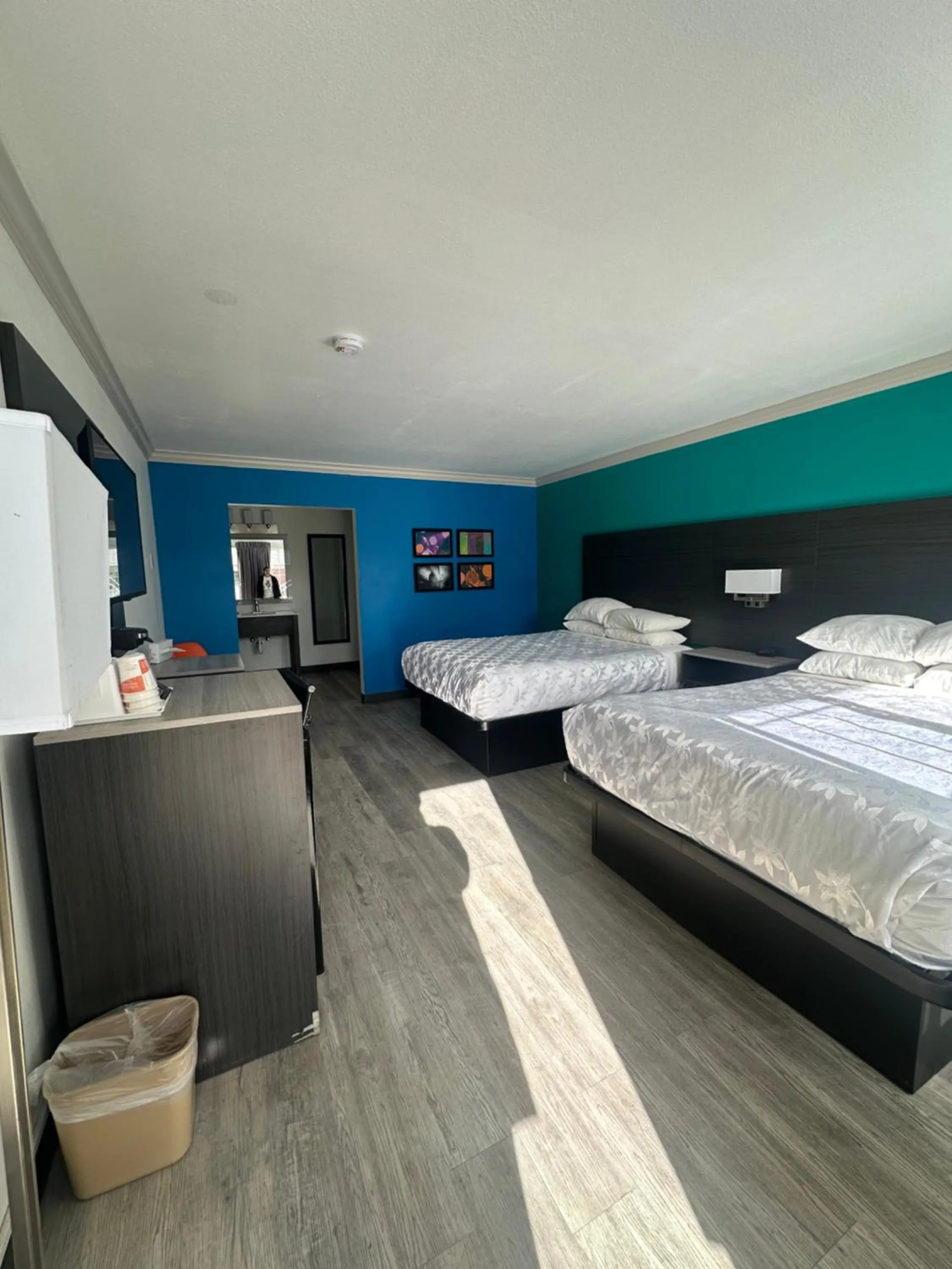 Superior Queen Room with Two Queen Beds in Americas Best Value Inn Winnemucca