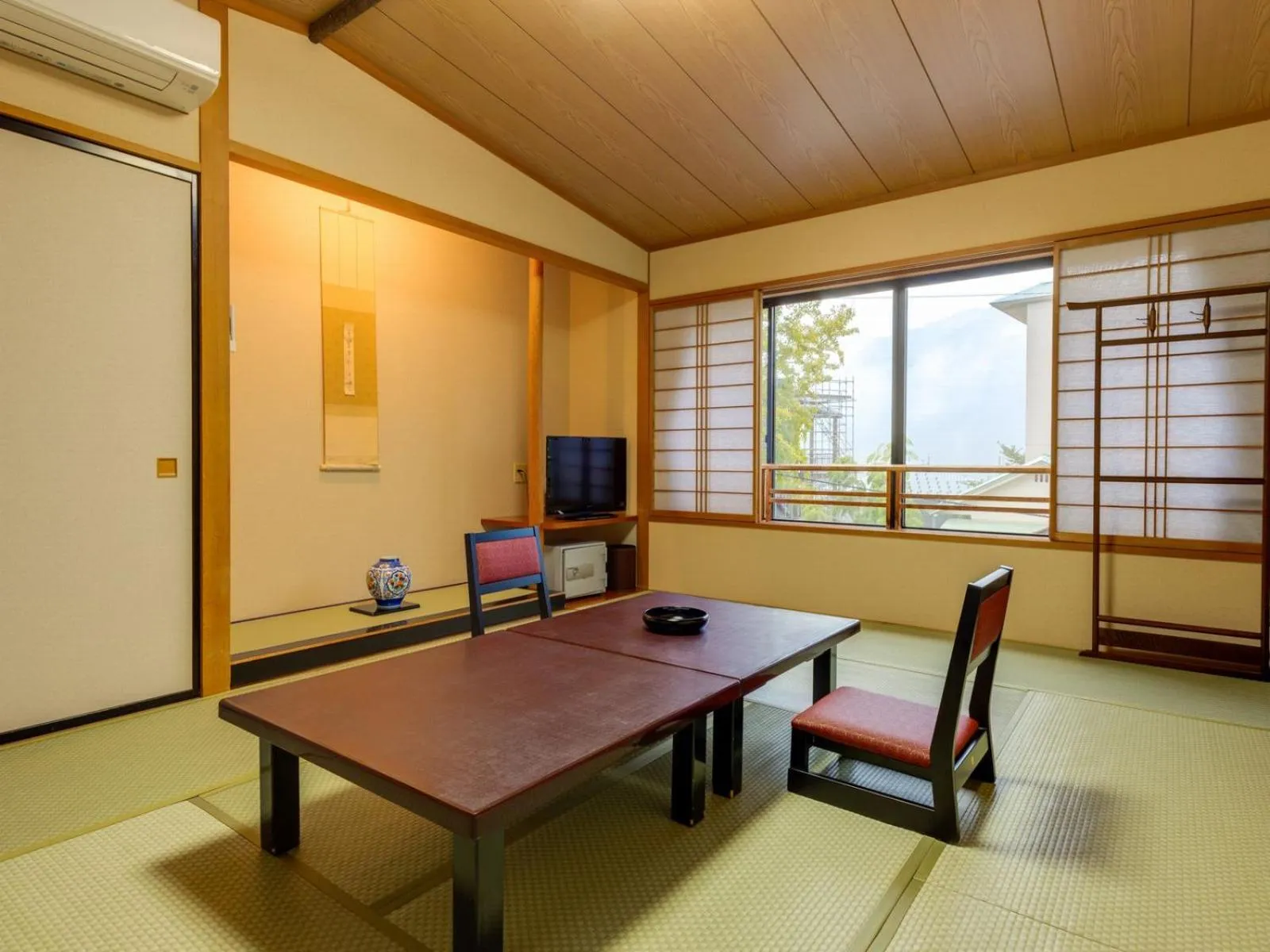 Japanese-Style Room with Private Bathroom in Otowaya Ryokan