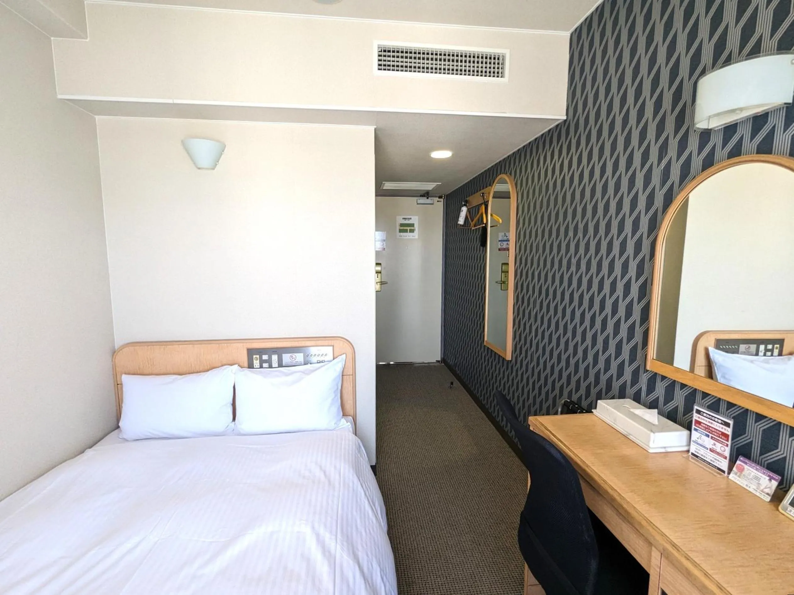 Double Room with Small Double Bed - Smoking in Kenchomae Green Hotel