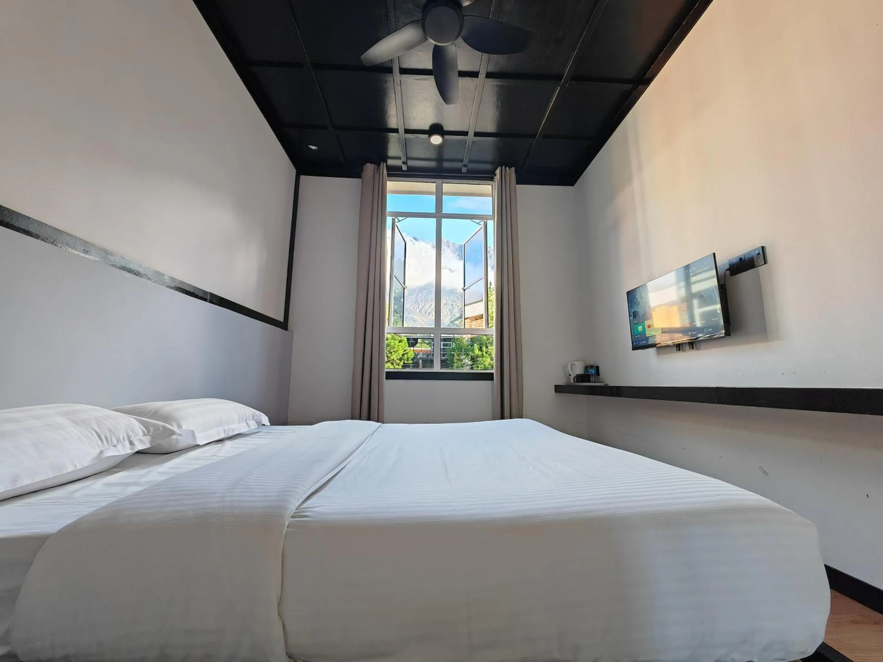 Double Room with Mountain View in H Benjamin Residence