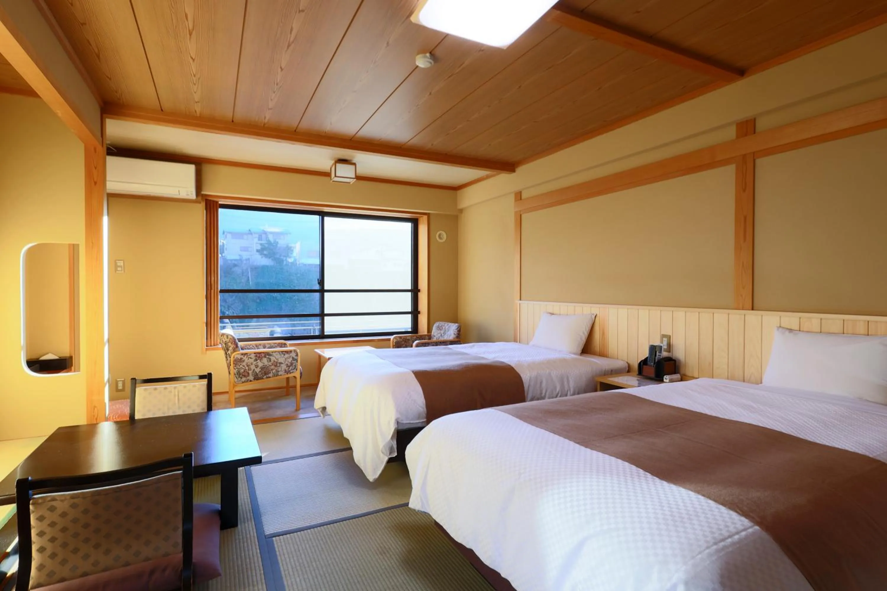 Superior Twin Room in Shibu Hotel