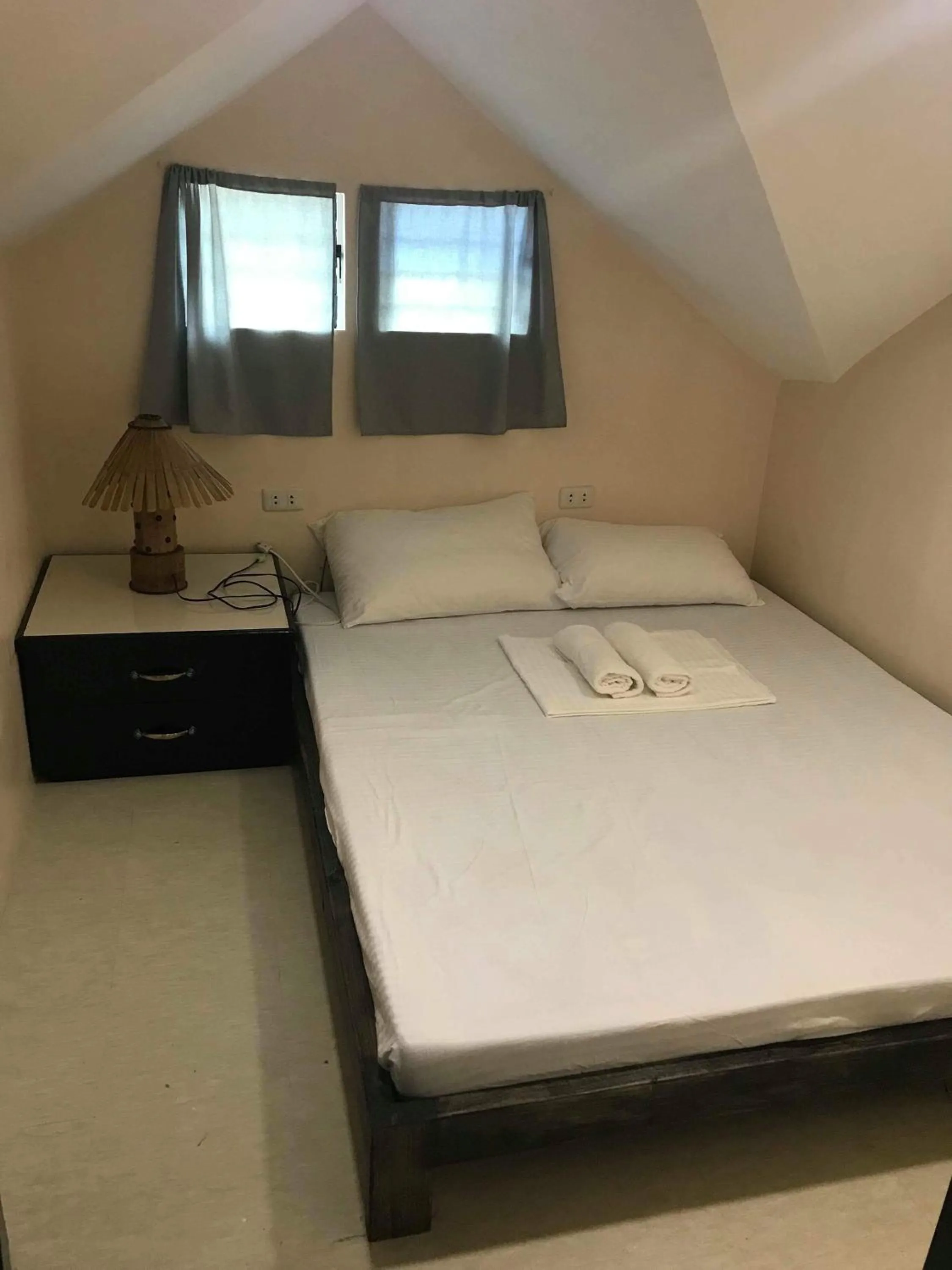 Attic Queen Room with Shared Bathroom in Avila's Horizon Dive Resort Malapascua