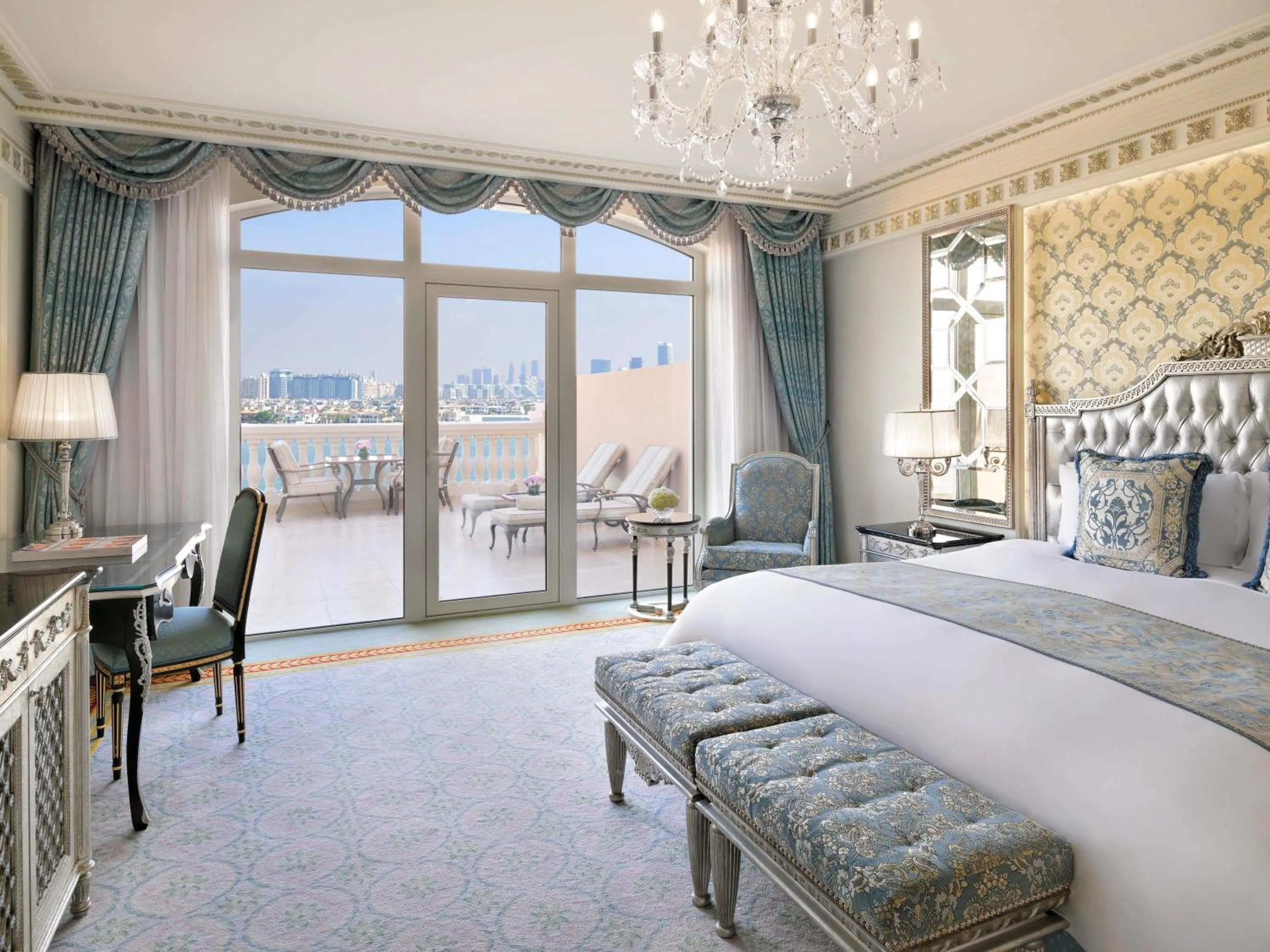 Raffles Club Palm Room - Lounge Access in Raffles The Palm