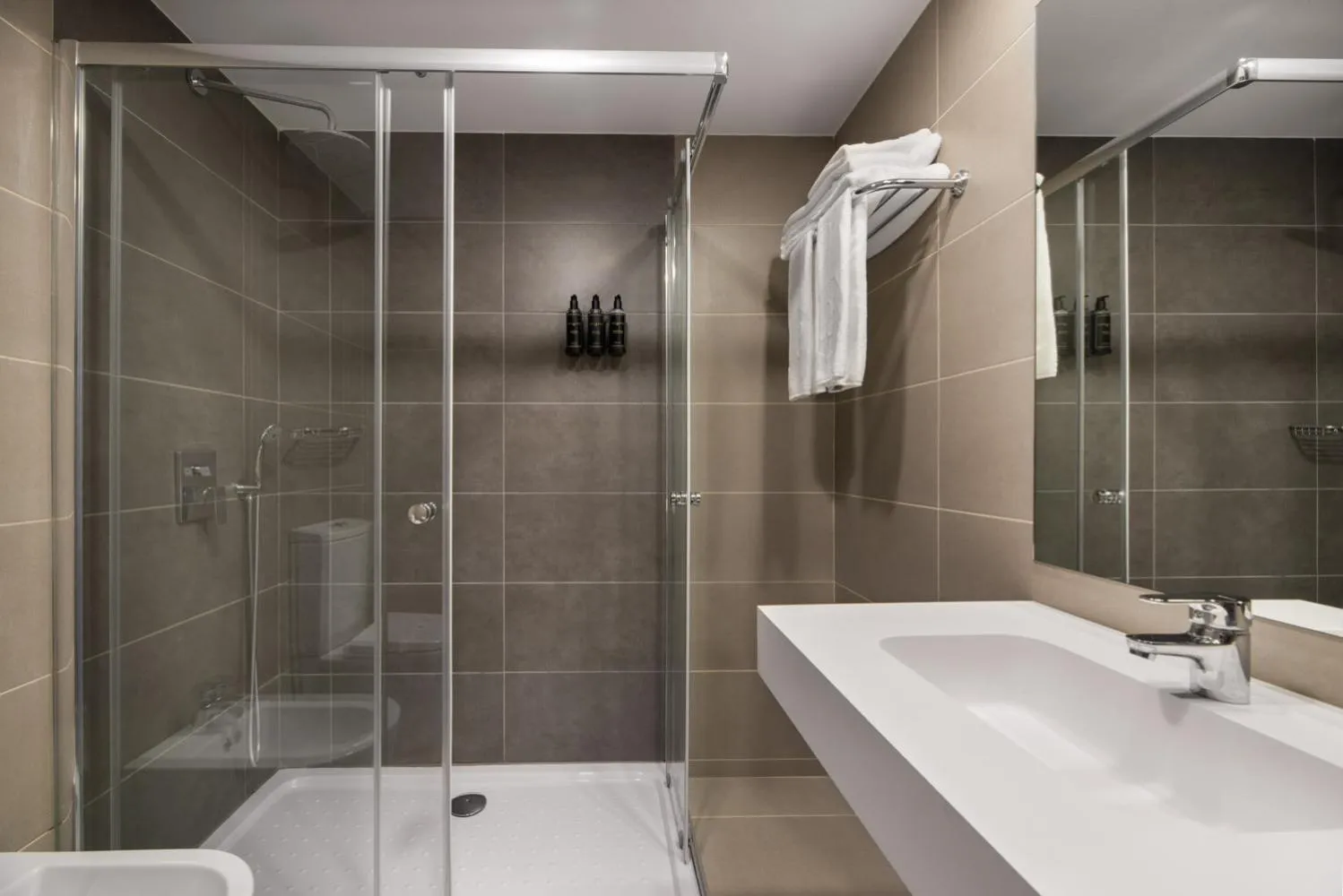 Deluxe Twin Room ( free Parking ) in Exe São Lázaro