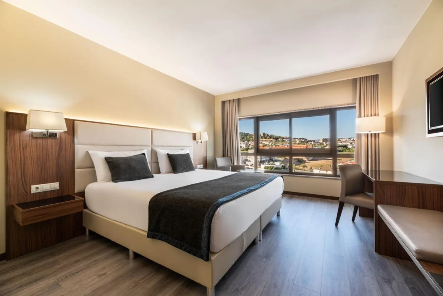 Deluxe Double Room ( free Parking ) in Exe São Lázaro