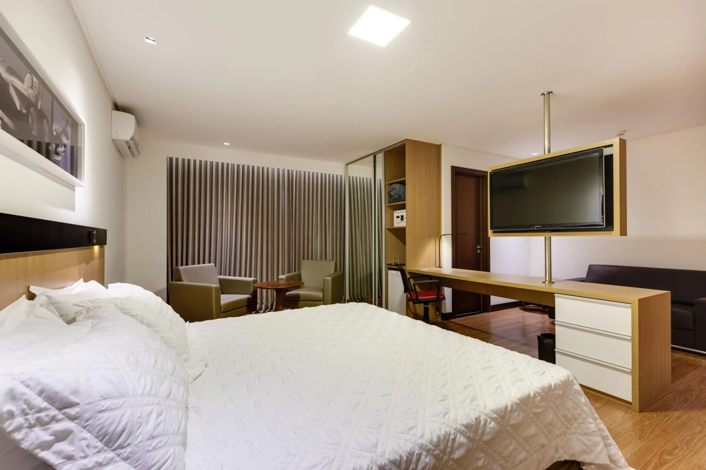 King Suite with Whirlpool in Denali Hotel