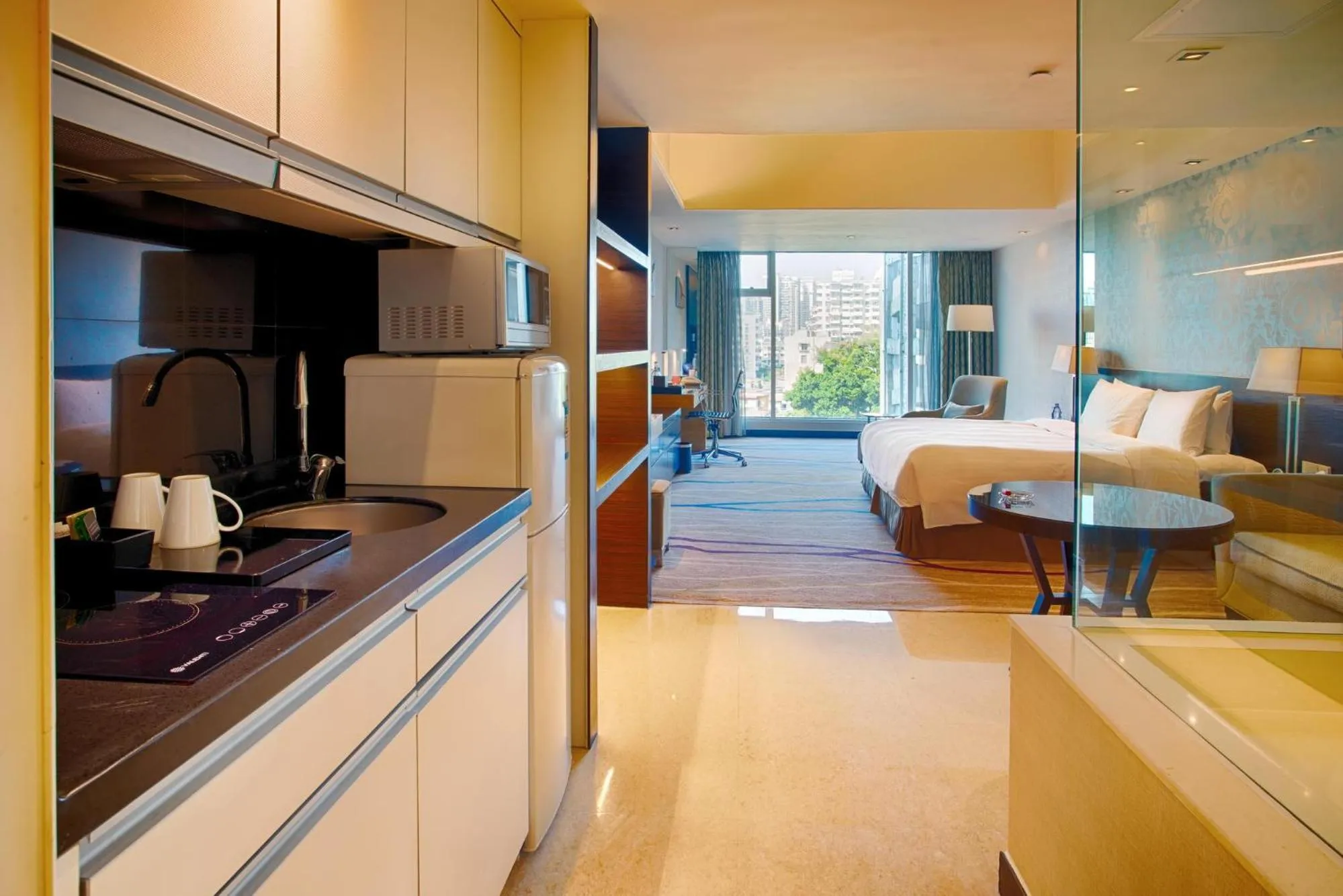 Deluxe King Room in Swiss Grand Xiamen