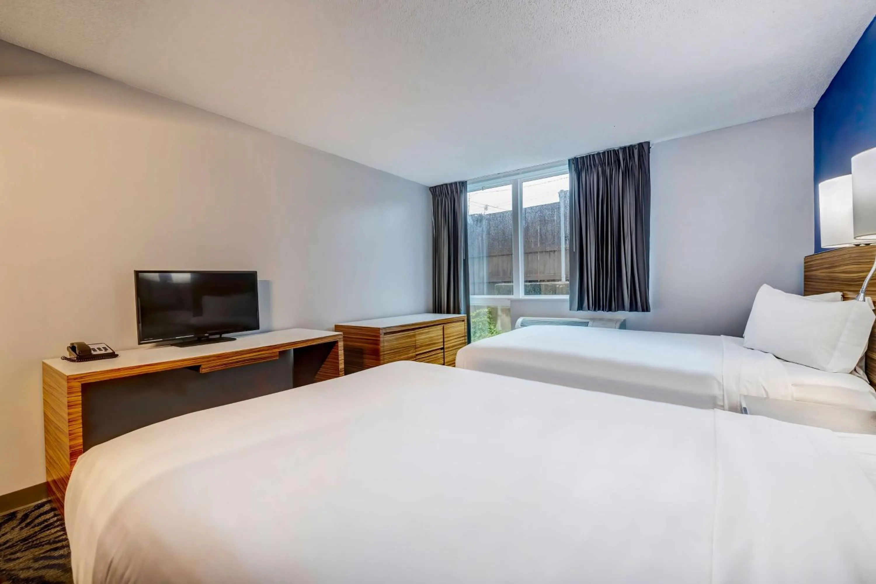 Superior Triple Room - Non-Smoking in Motel 6 Arlington TX Entertainment District