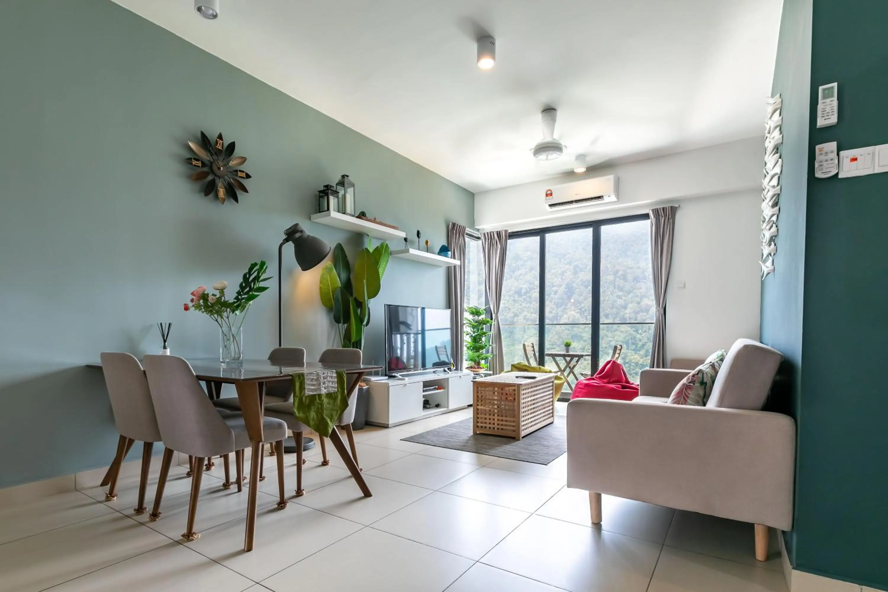 Two Bedroom Aparment in The Tropic@Midhill Genting (Free Wi-Fi)