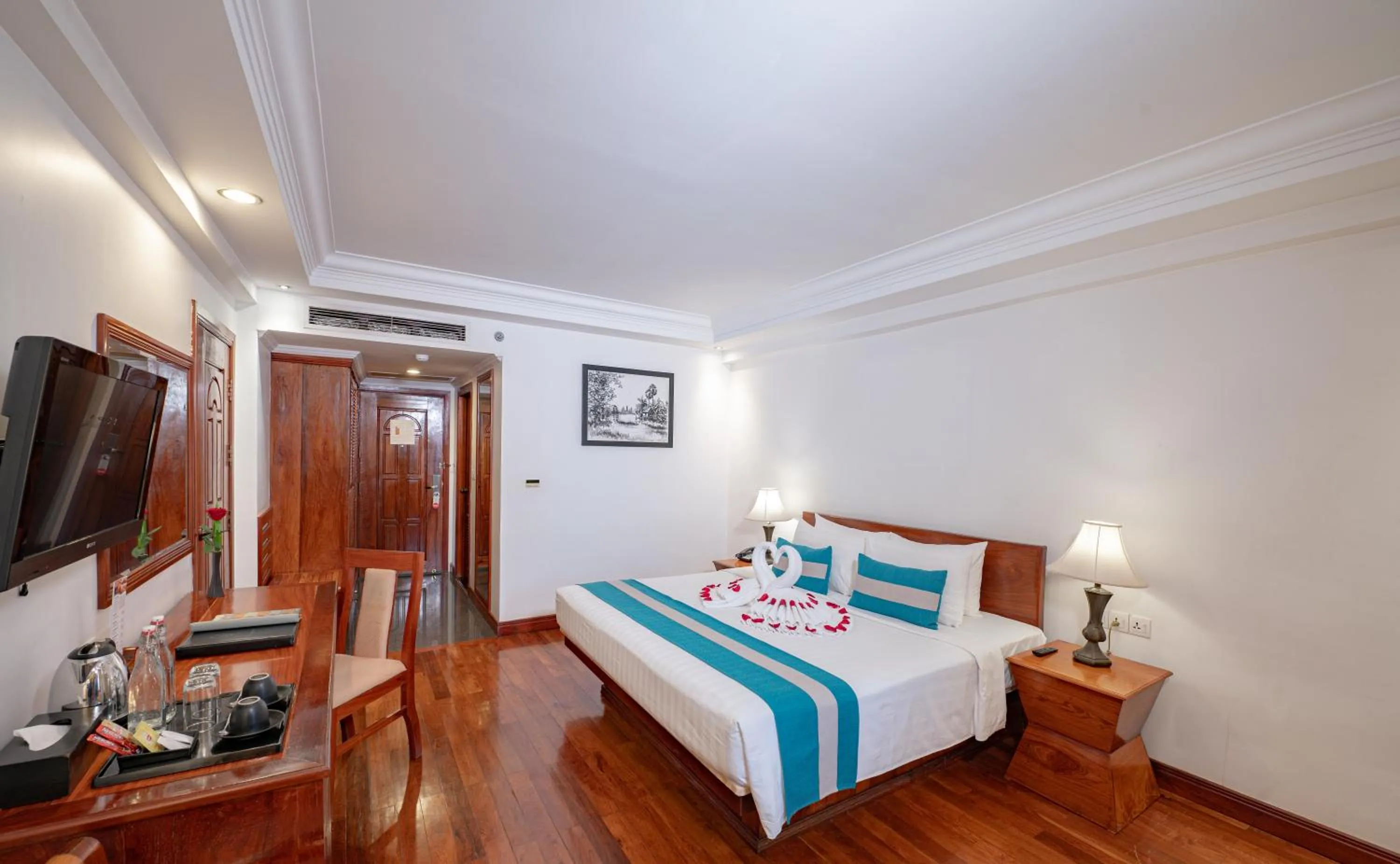 Deluxe King Room with Balcony in Somadevi Angkor Premium