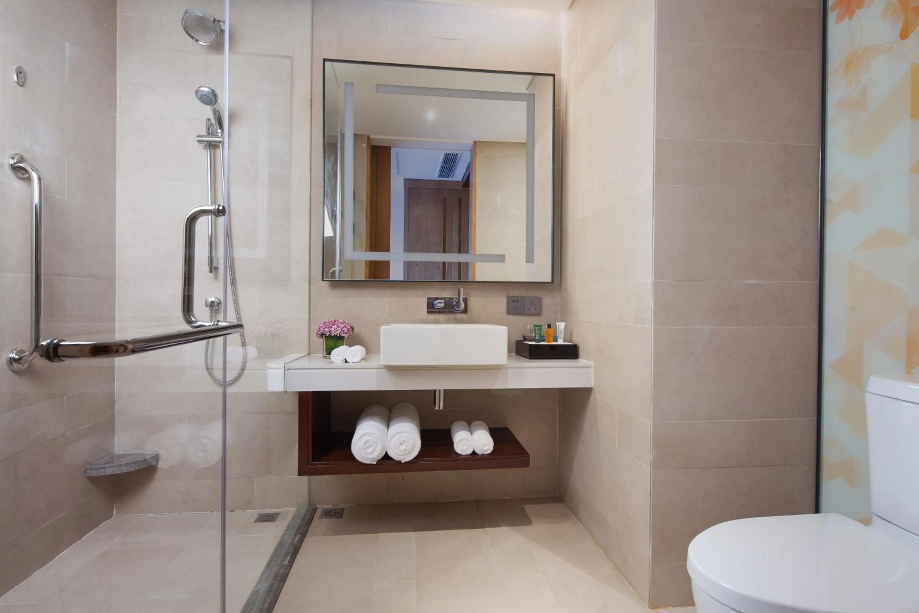 King Guest Room in Hilton Garden Inn Shangri-La