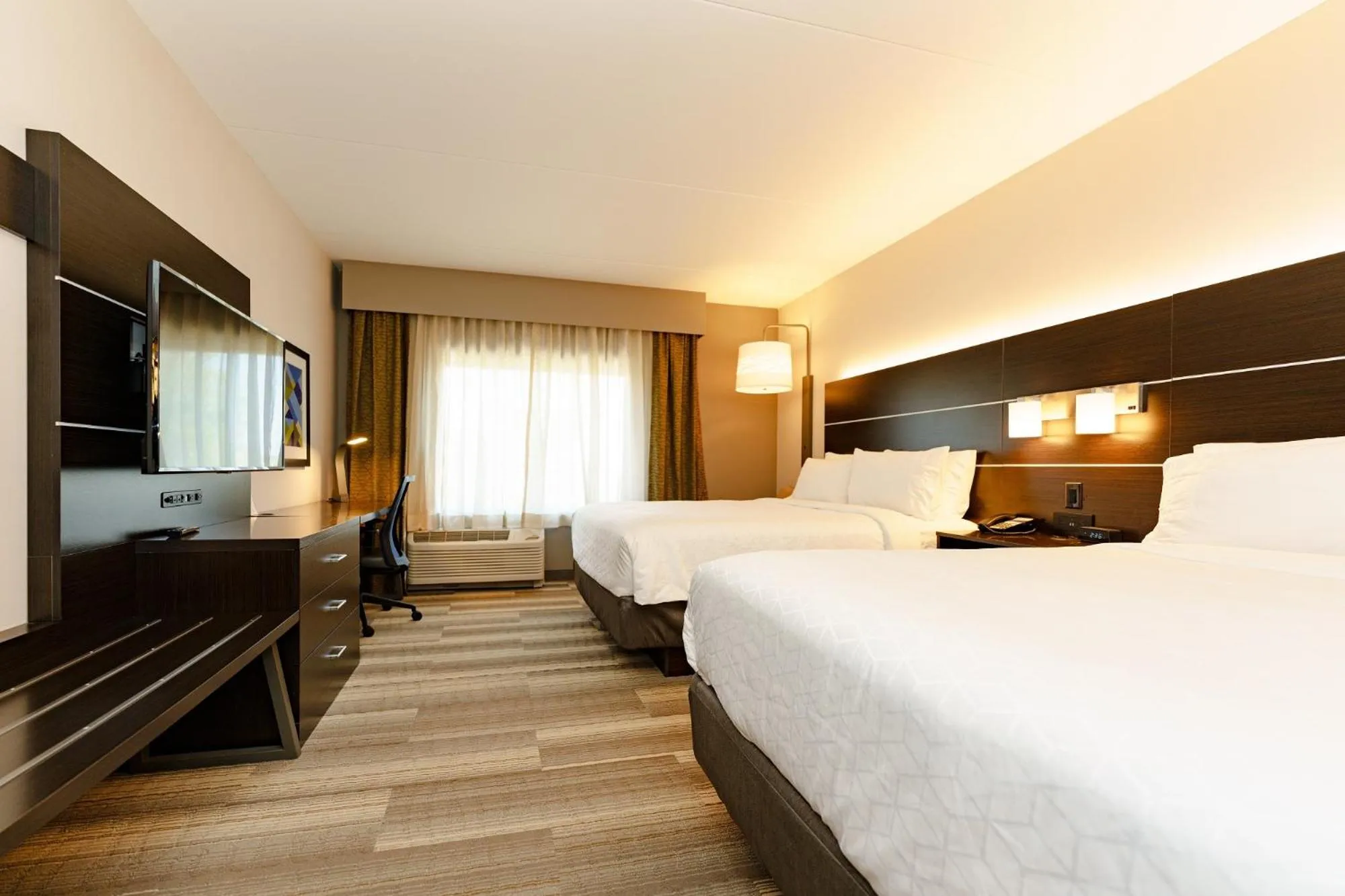 Standard Room with Two Queen Beds in Holiday Inn Express & Suites Franklin - Berry Farms by IHG