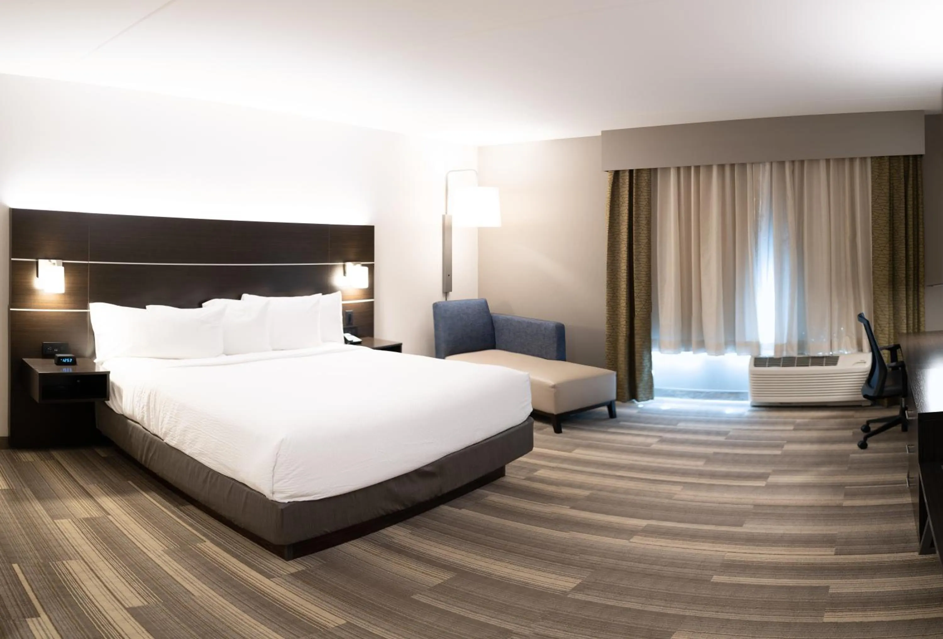 King Room - Hearing Accessible in Holiday Inn Express & Suites Franklin - Berry Farms by IHG