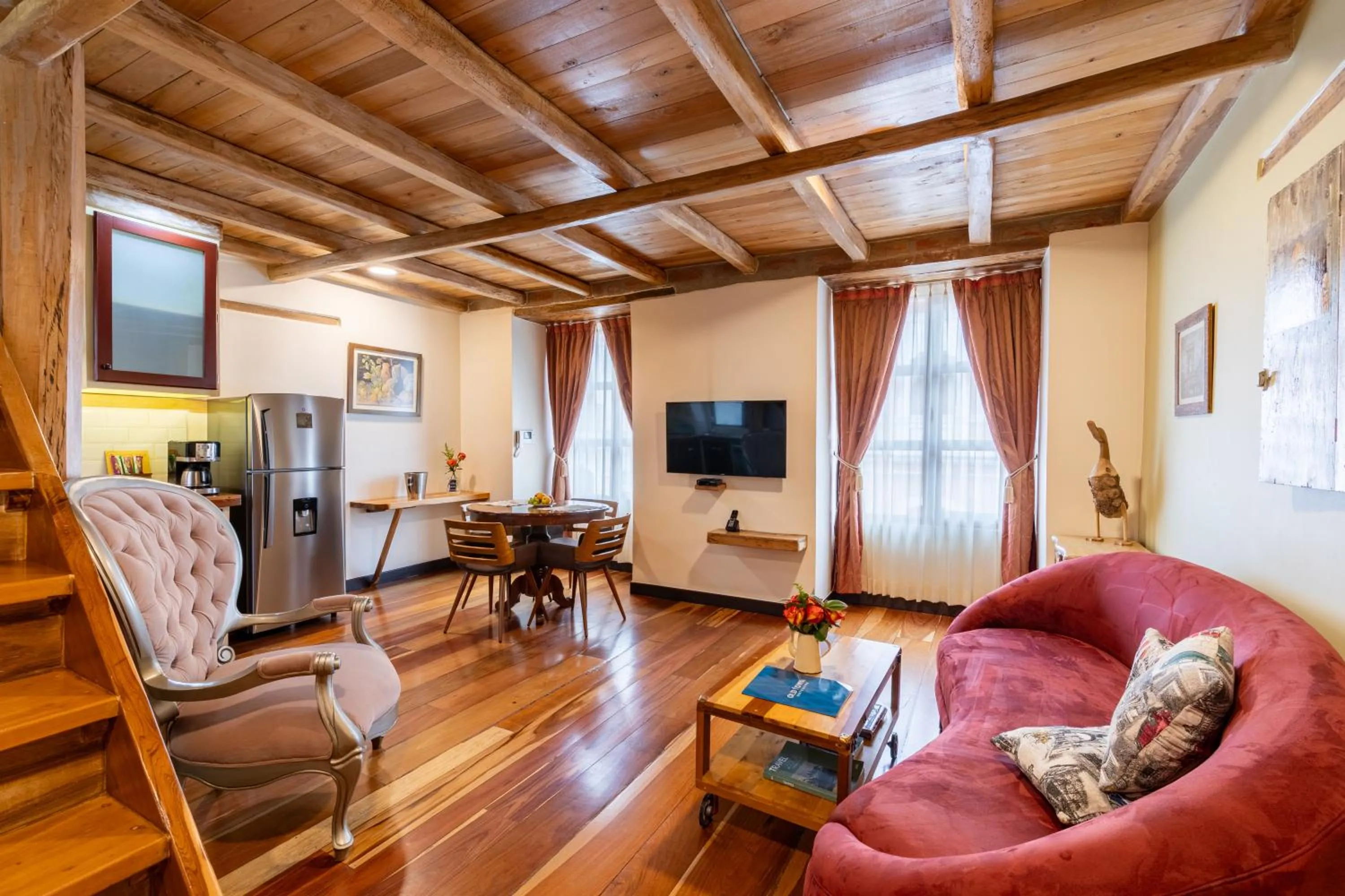 Duplex Apartment in Old Town Quito Suites, Heritage Hotel, Historic center