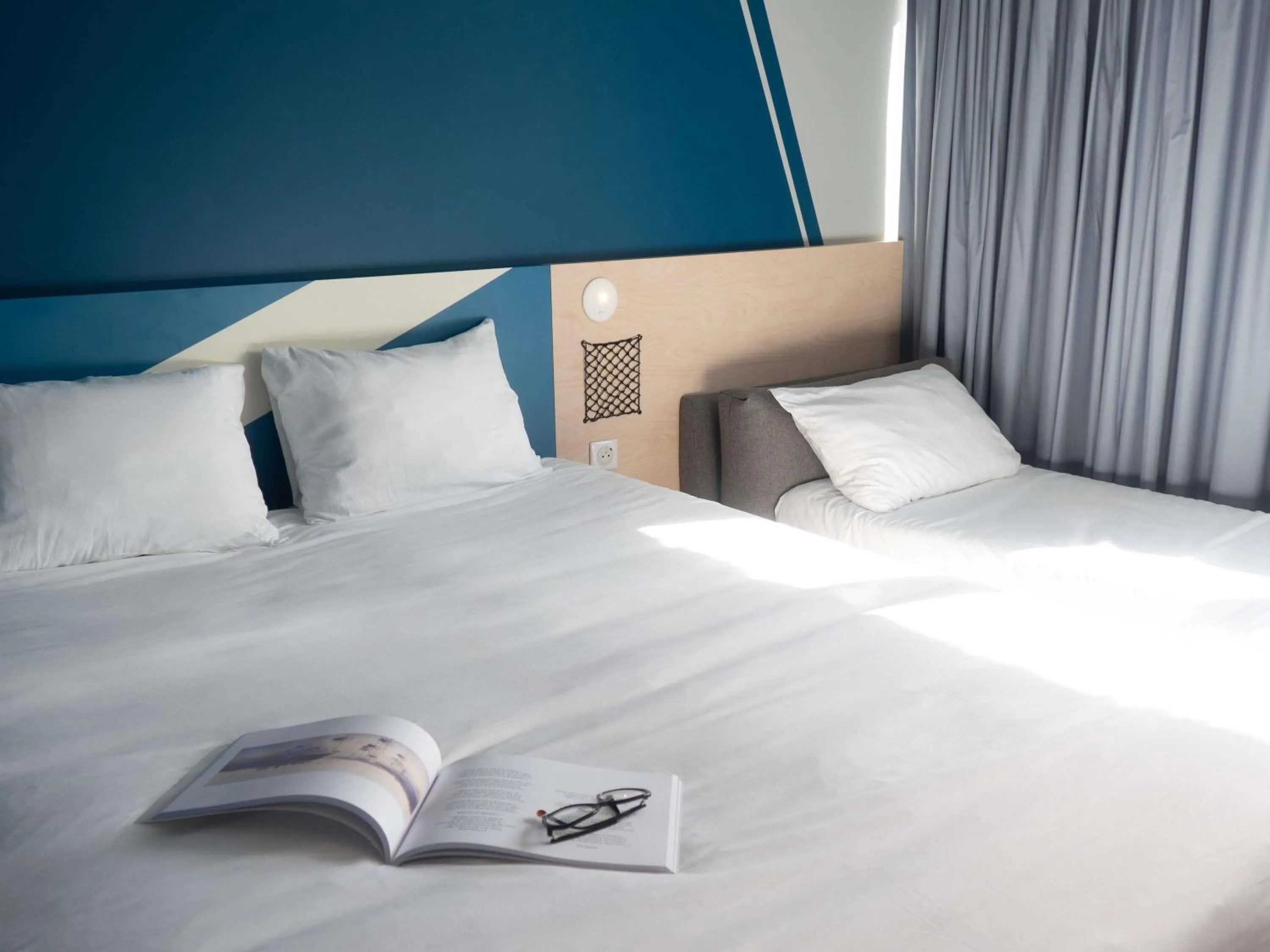 Standard Double Room with One Double Bed and Sofa in Ibis Budget Saint Malo Centre