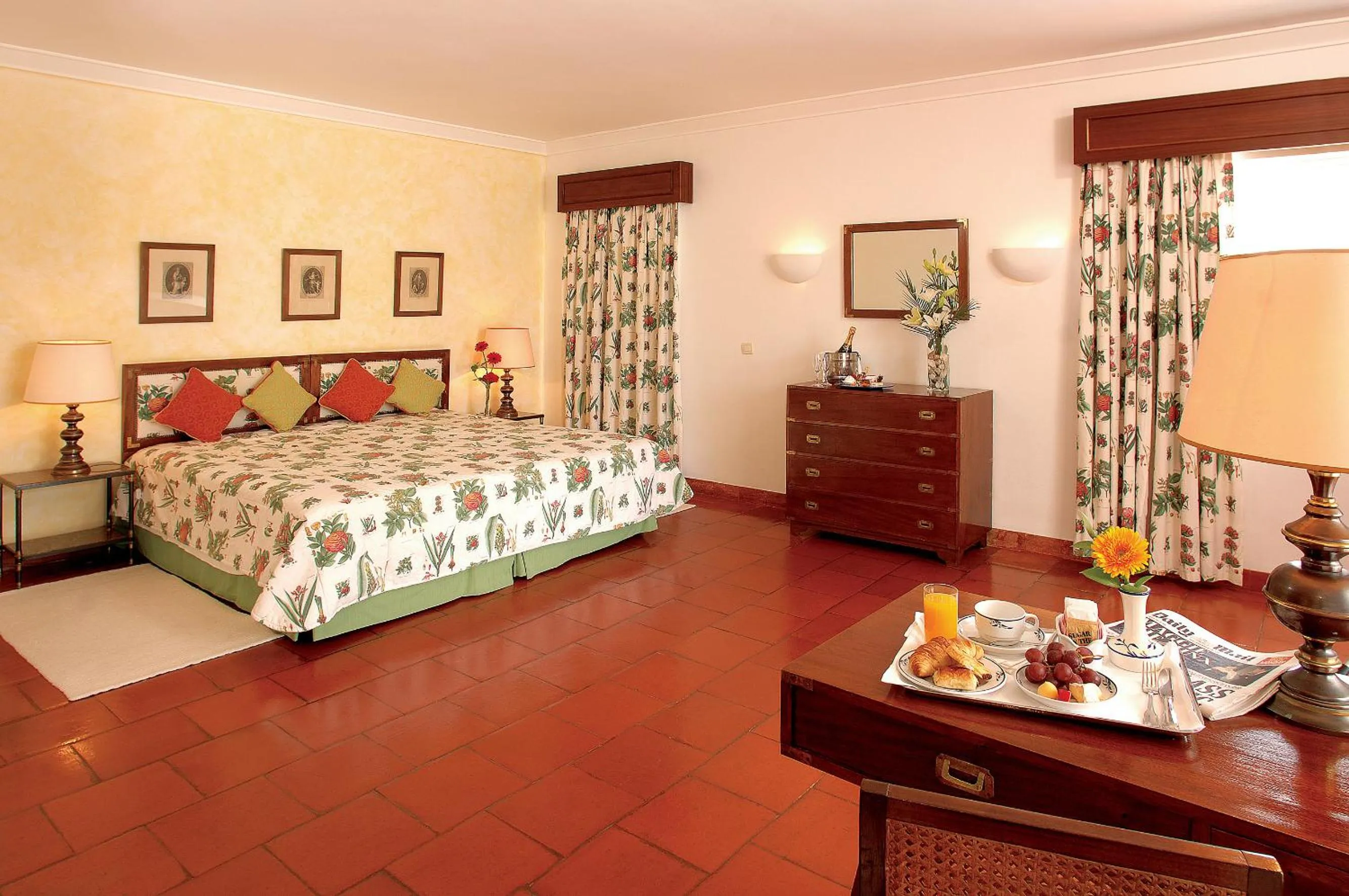 Grand Classic Room in Dona Filipa Hotel