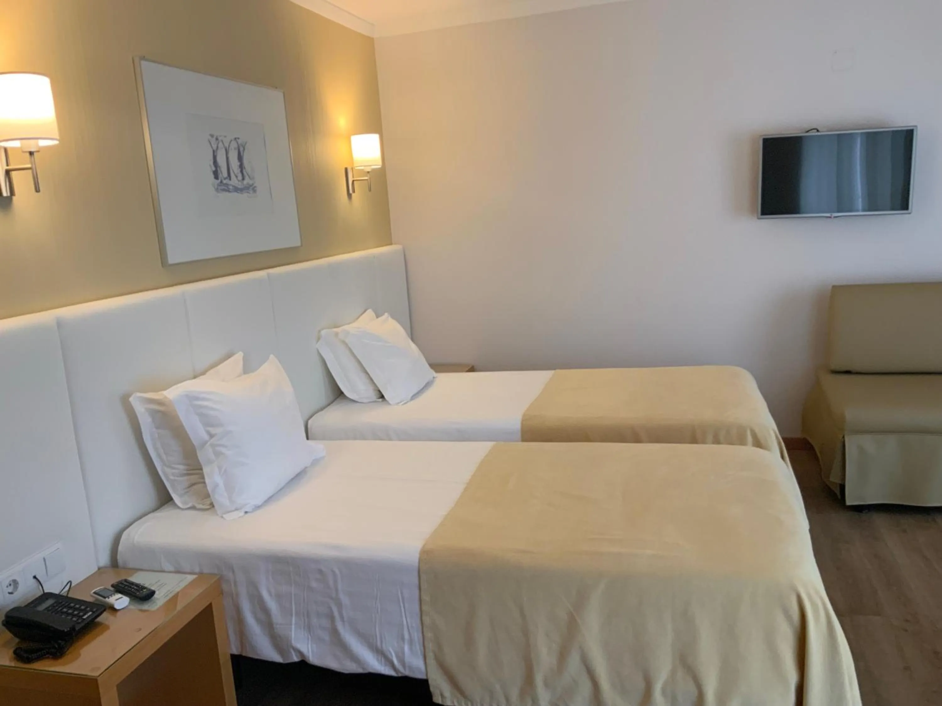 Double Room with Extra Bed (2 Adults + 1 Child) in Hotel Mare