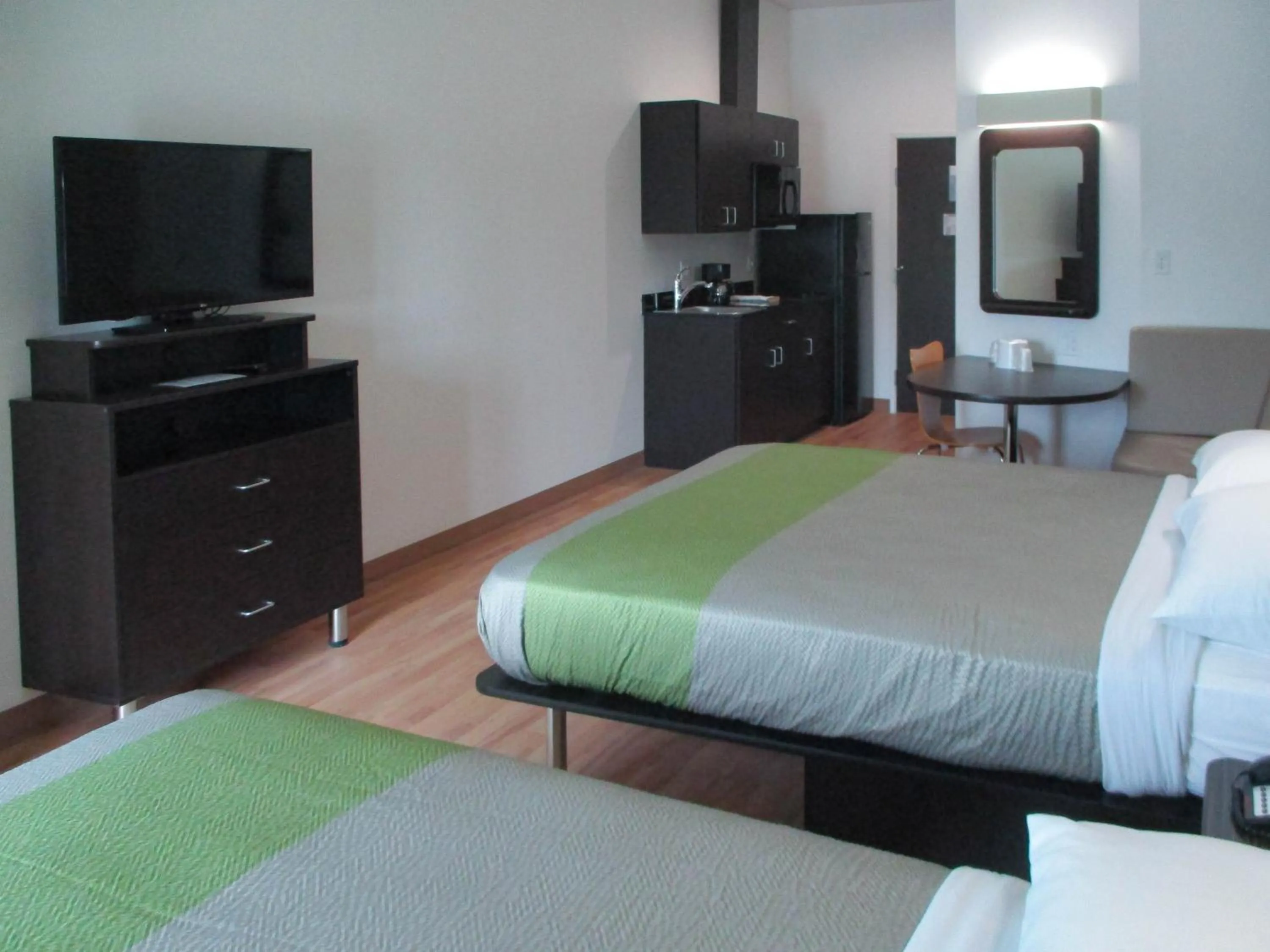 Deluxe Quadruple Room - Smoking in Studio 6-Lubbock, TX - Medical Center