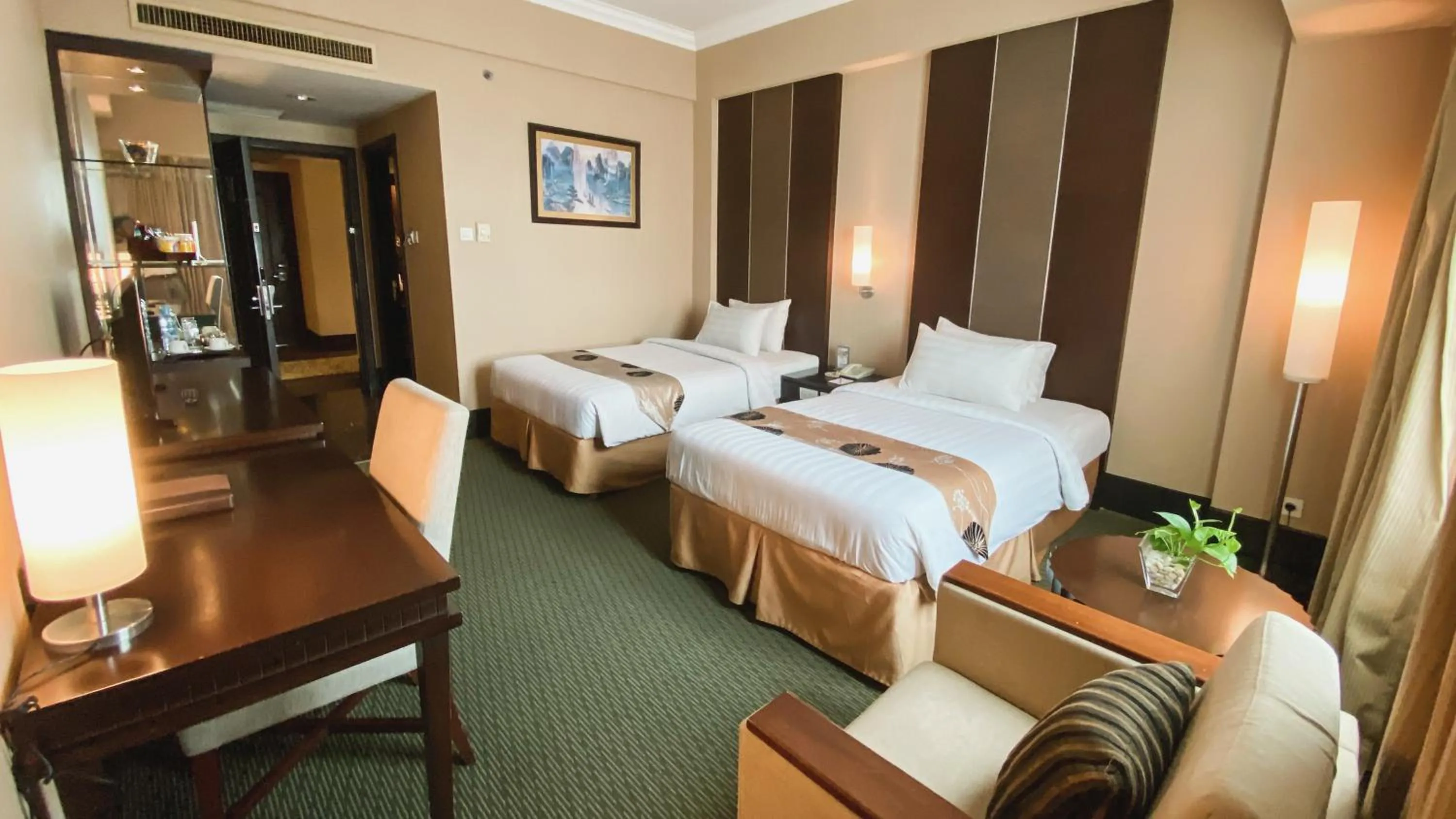 Executive Deluxe Double or Twin Room in Emerald Garden International Hotel