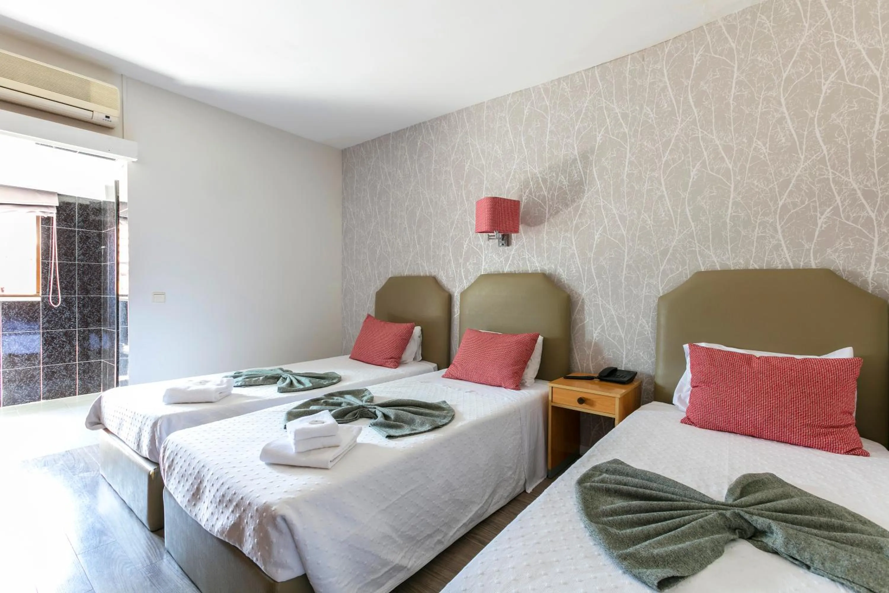 Triple Room in Guest House Porto Clerigus