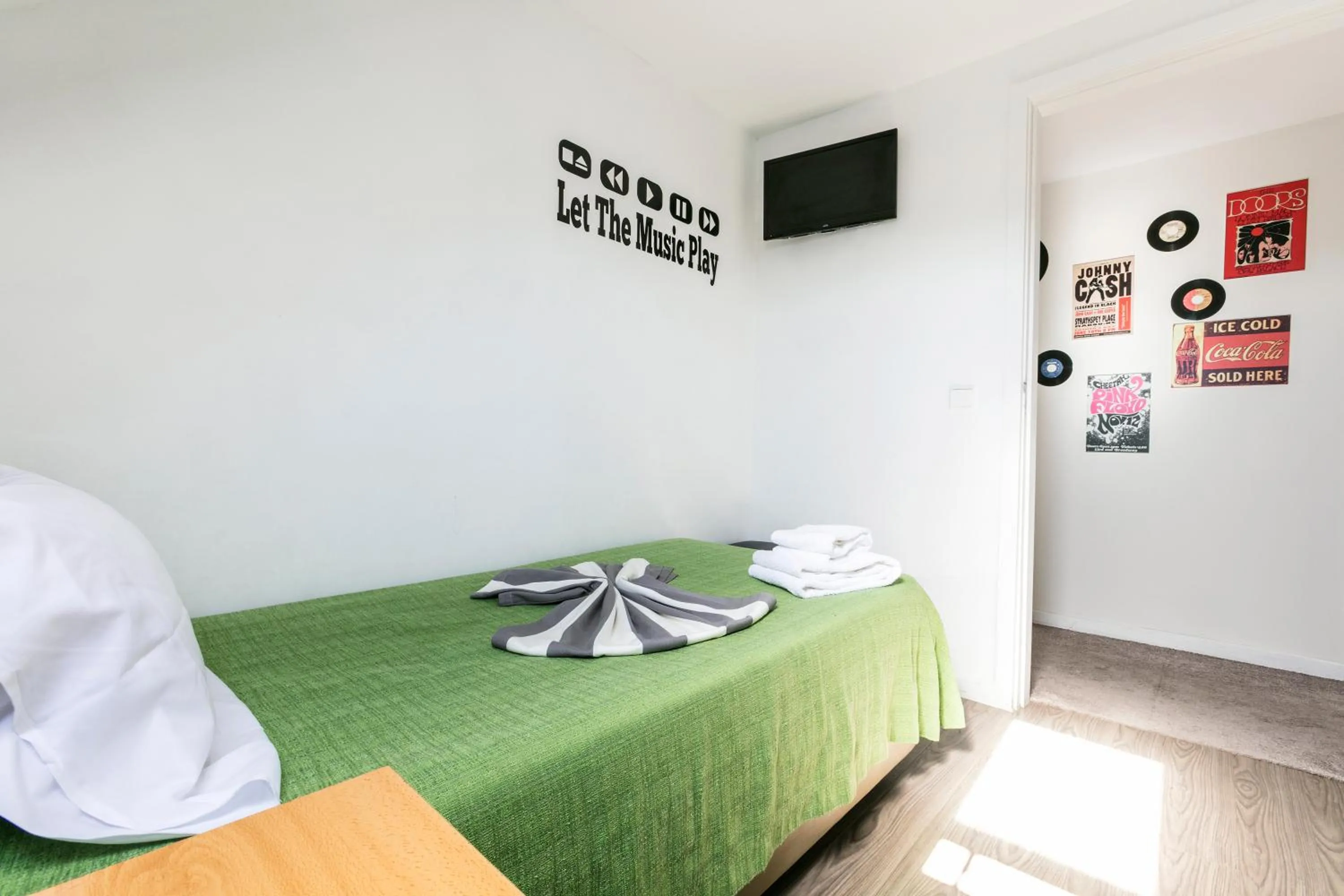 Single Room with Shared Bathroom in Guest House Porto Clerigus