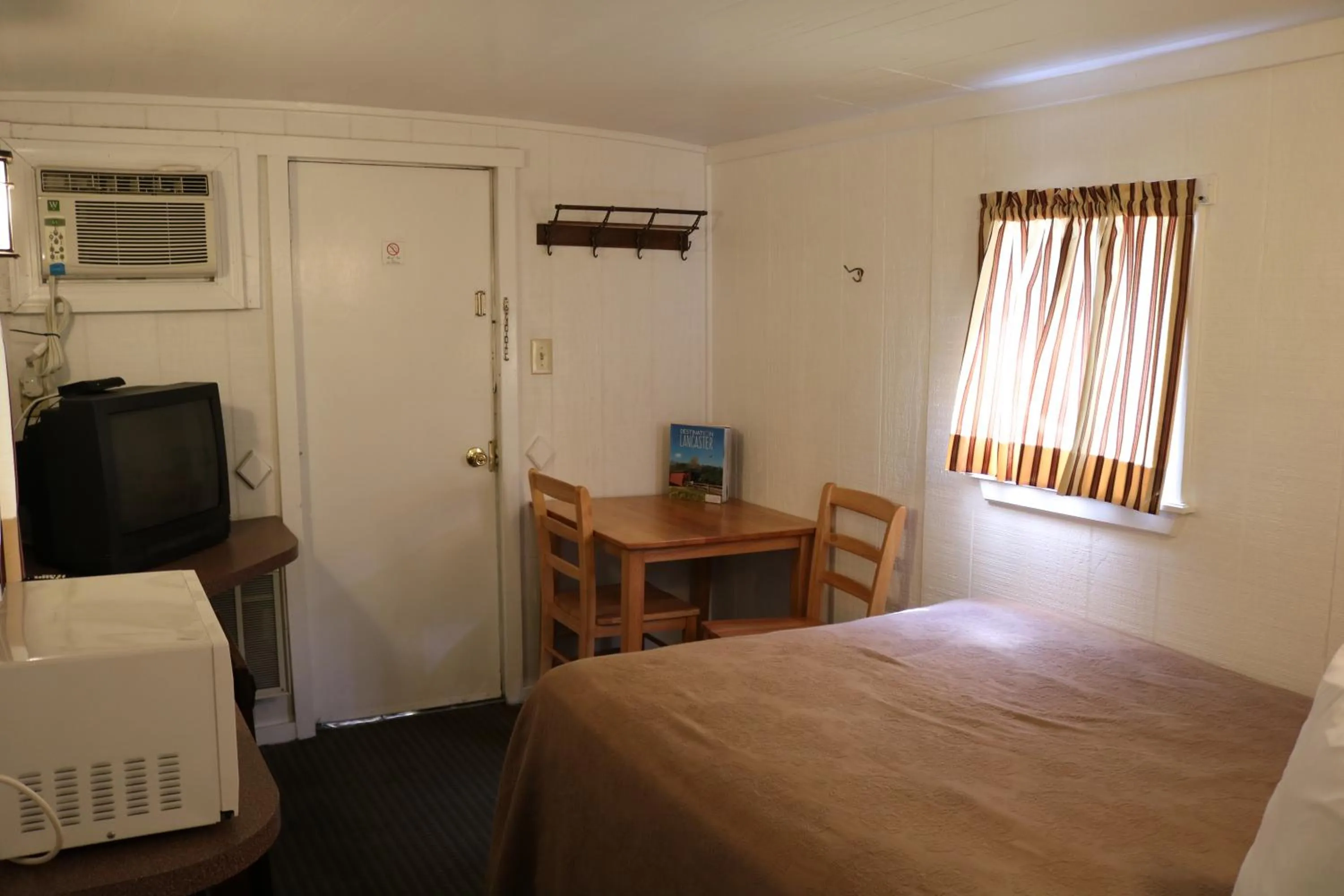 Couples Caboose in Red Caboose Motel & Restaurant