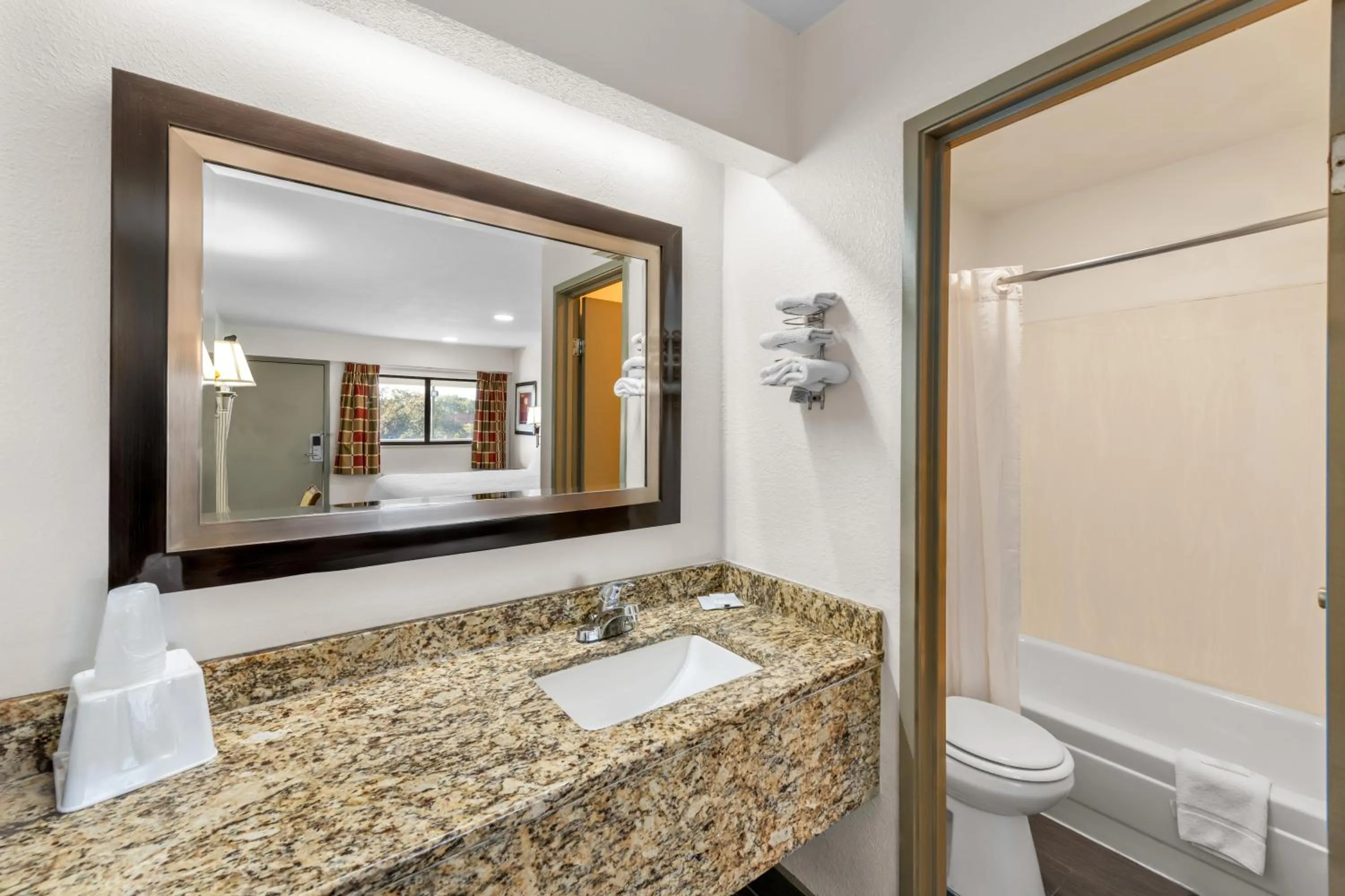 King Room - Non-Smoking in Americas Best Value Inn Kansas City East - Independence