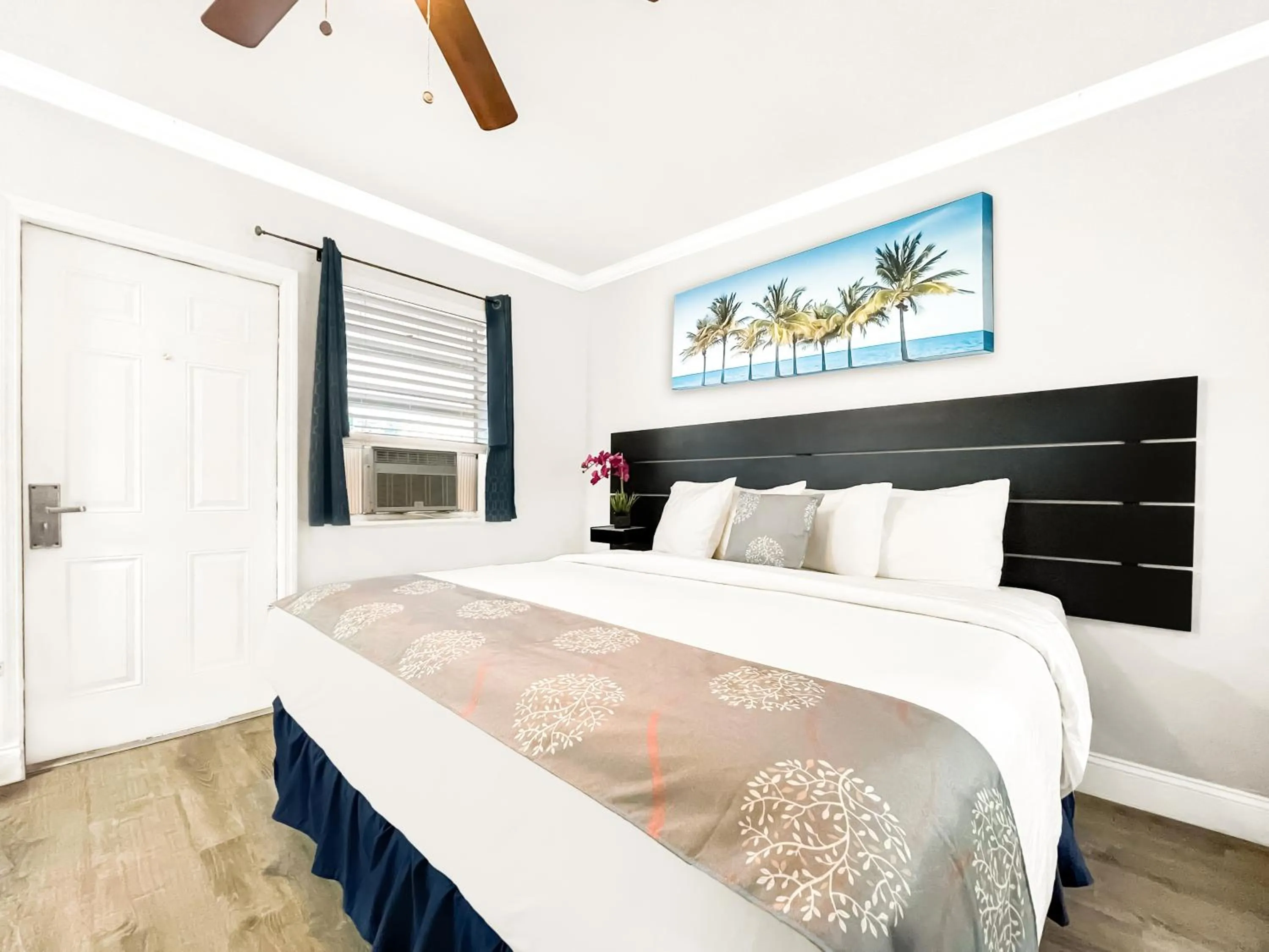 Queen Studio Room in Paradise Oceanfront by HBH