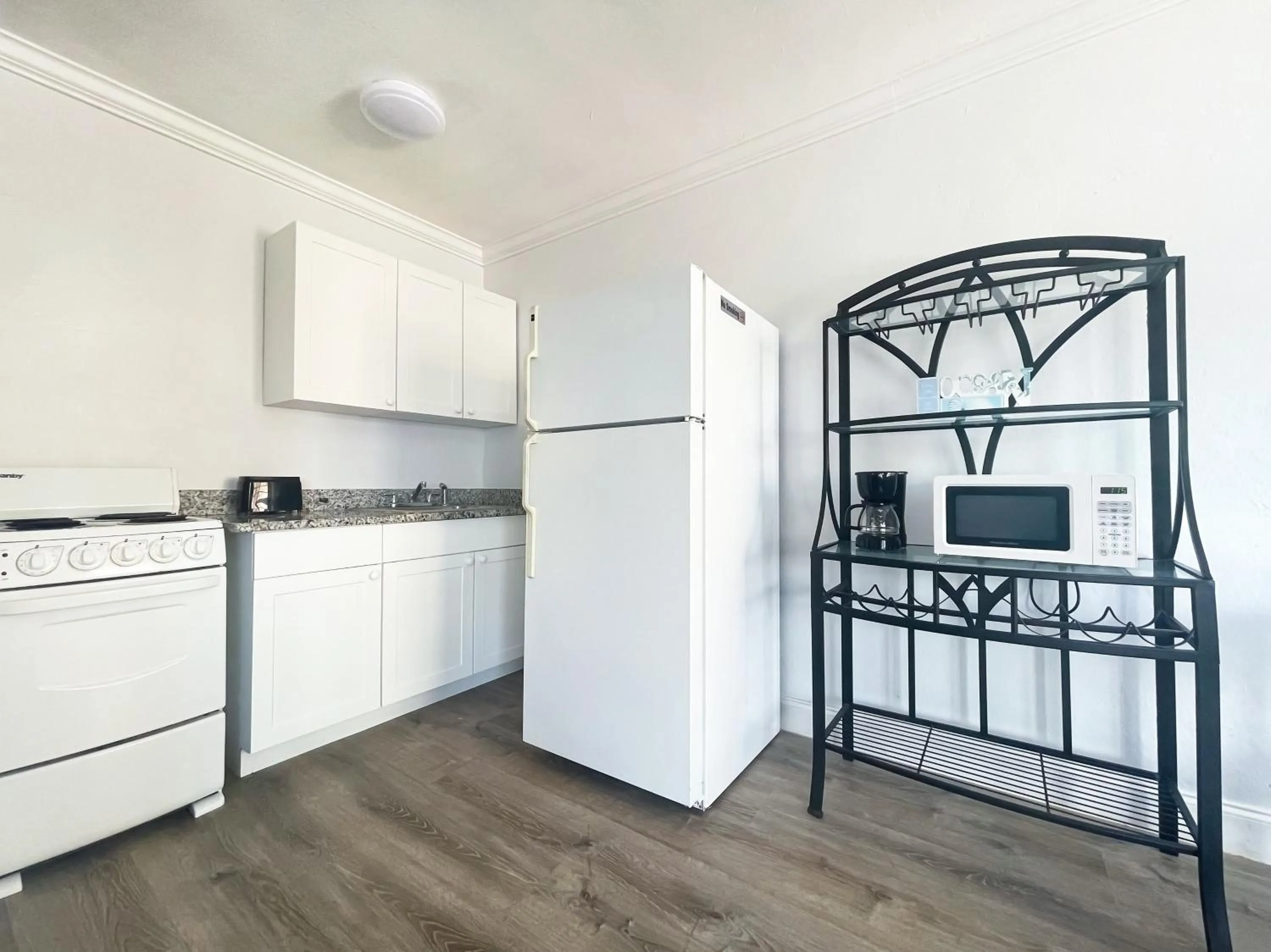 Apartment with Balcony in Paradise Oceanfront by HBH