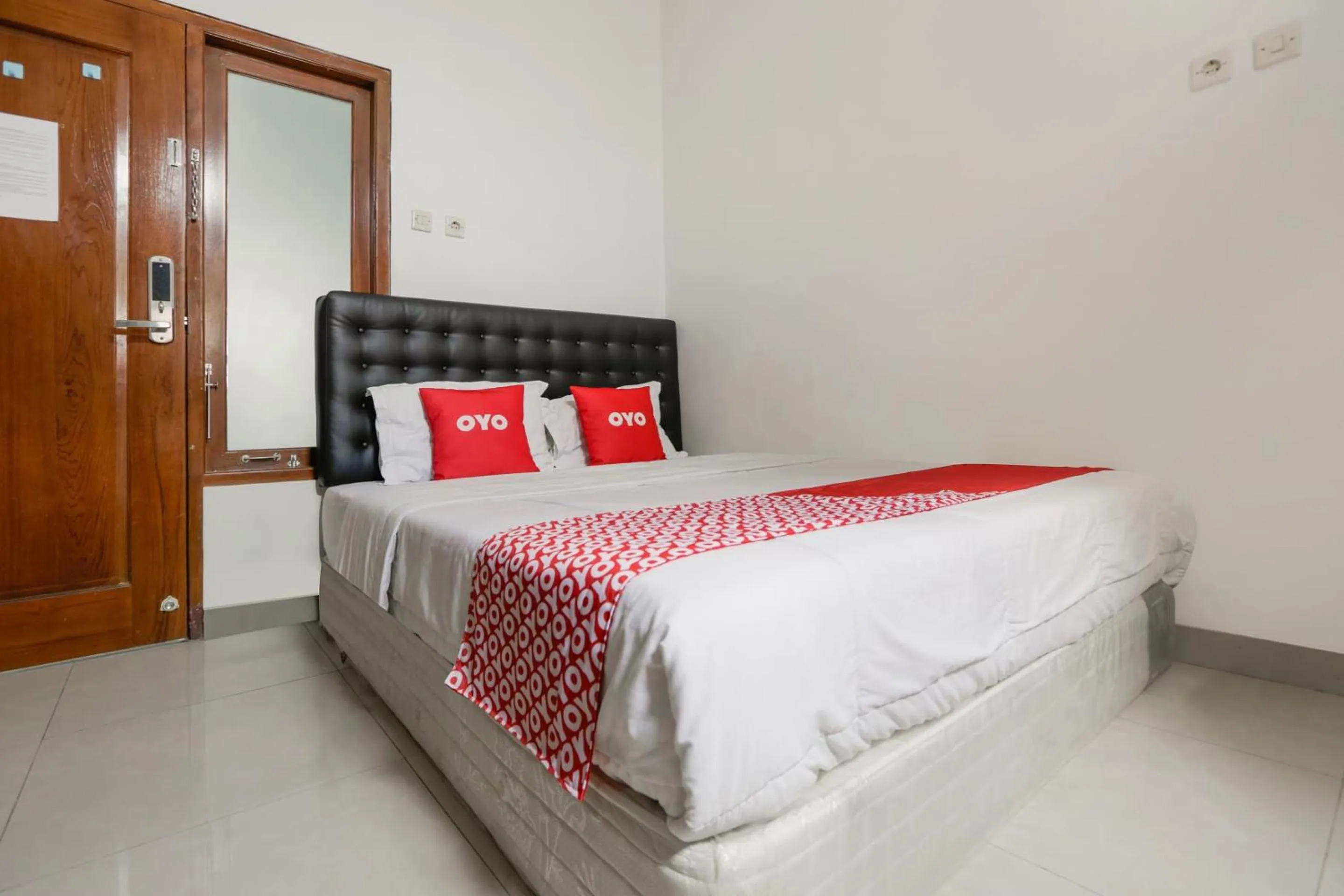 Standard Double Room in Hotel O Tamansari Guest House