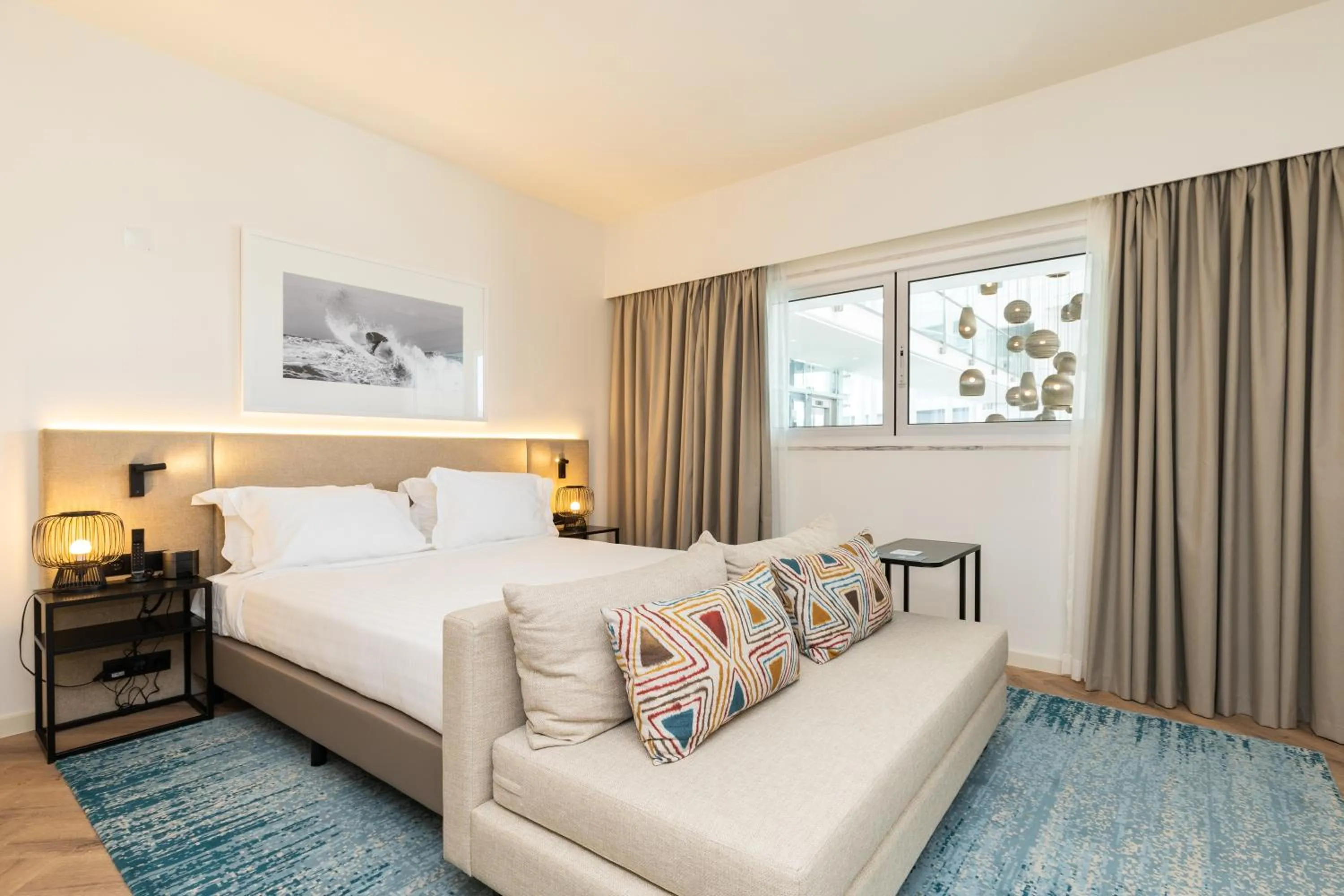 Premium Twin Room with Interior View in Crowne Plaza - Caparica Lisbon