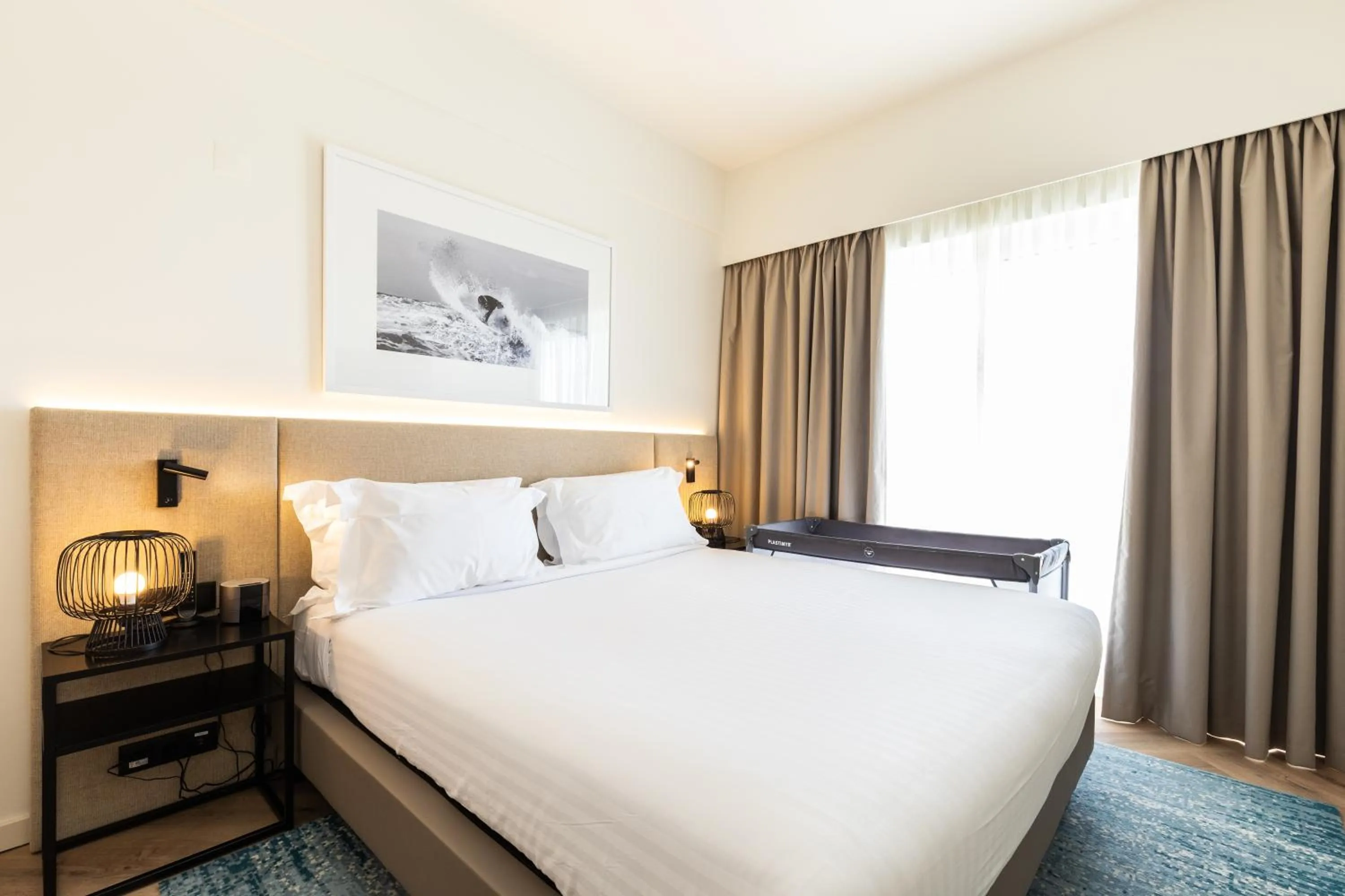 One-Bedroom Suite with Sea View in Crowne Plaza - Caparica Lisbon