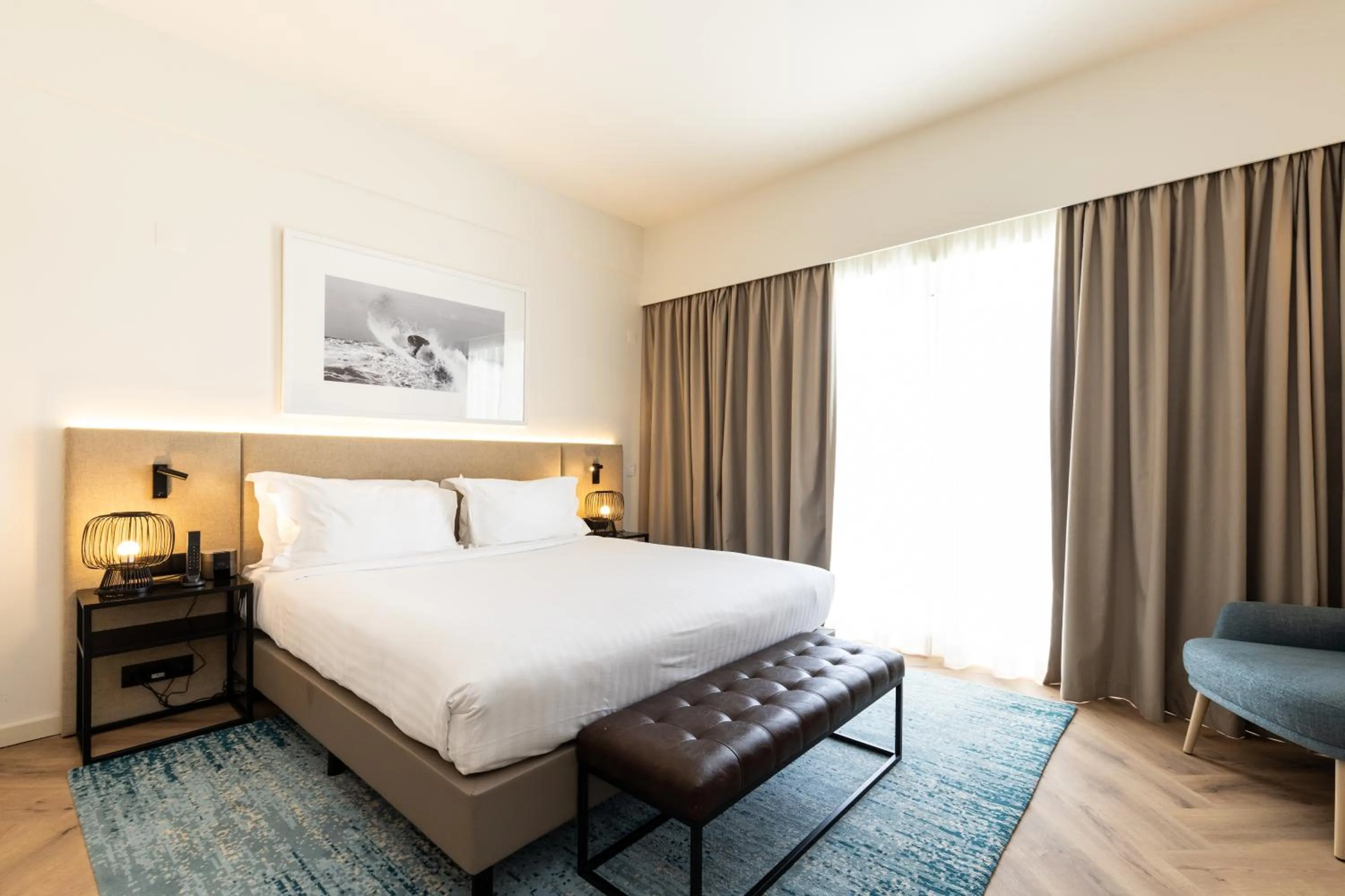 Premium King Room with Balcony and Sea View in Crowne Plaza - Caparica Lisbon