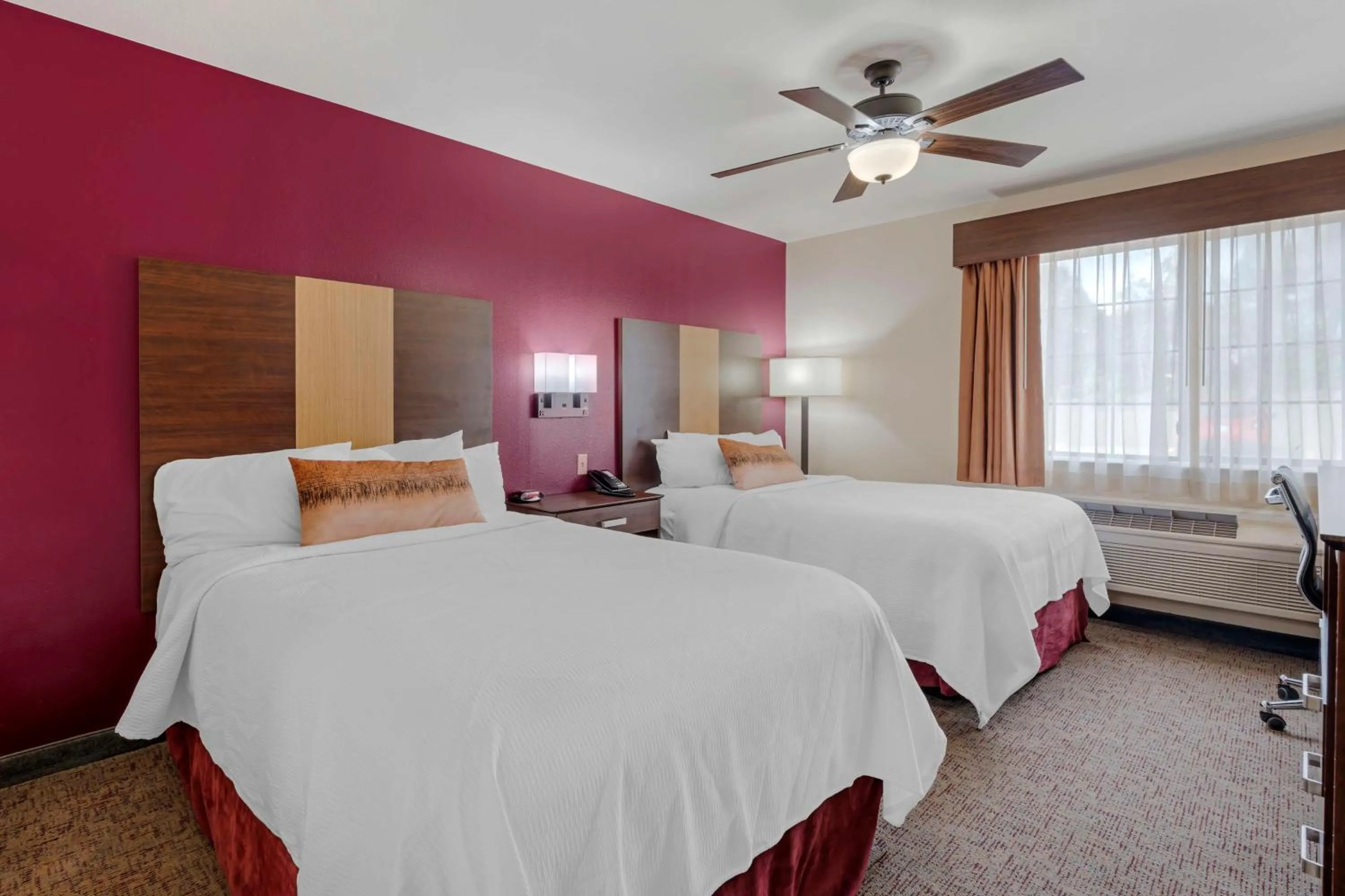 Queen Room with Two Queen Beds and Roll-In Shower - Mobility Access/Non-Smoking in Best Western Pineywoods Inn