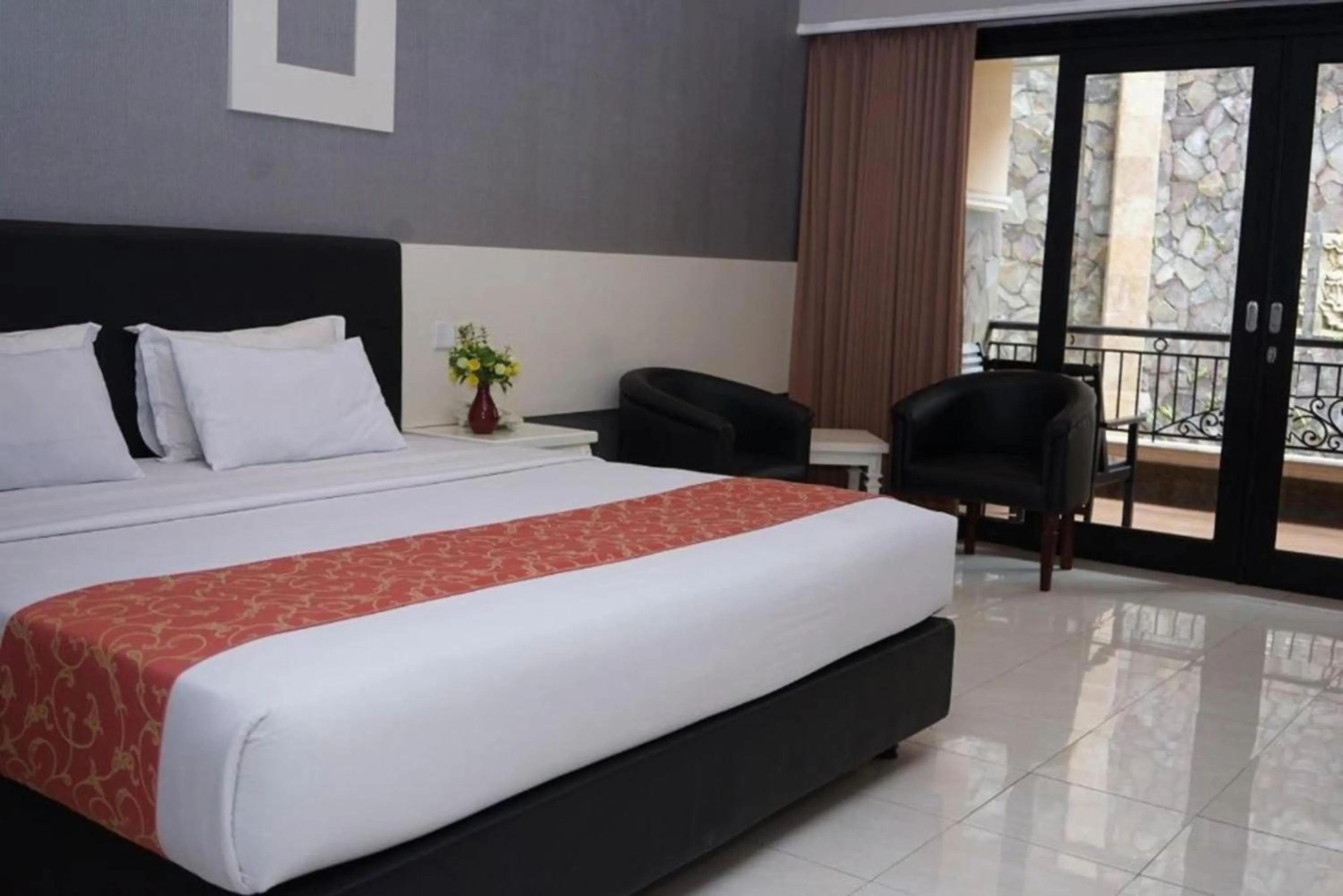 Executive Suite in Luminor Hotel Jember By WH