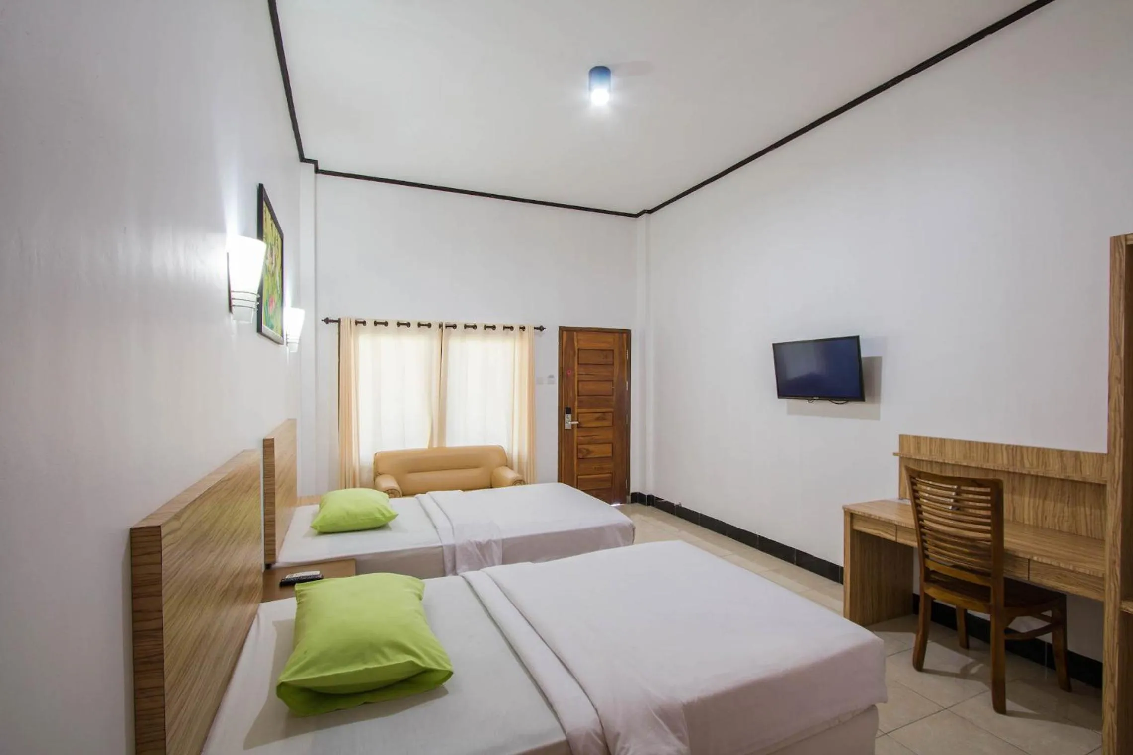 Superior Double or Twin Room in Central Inn Senggigi