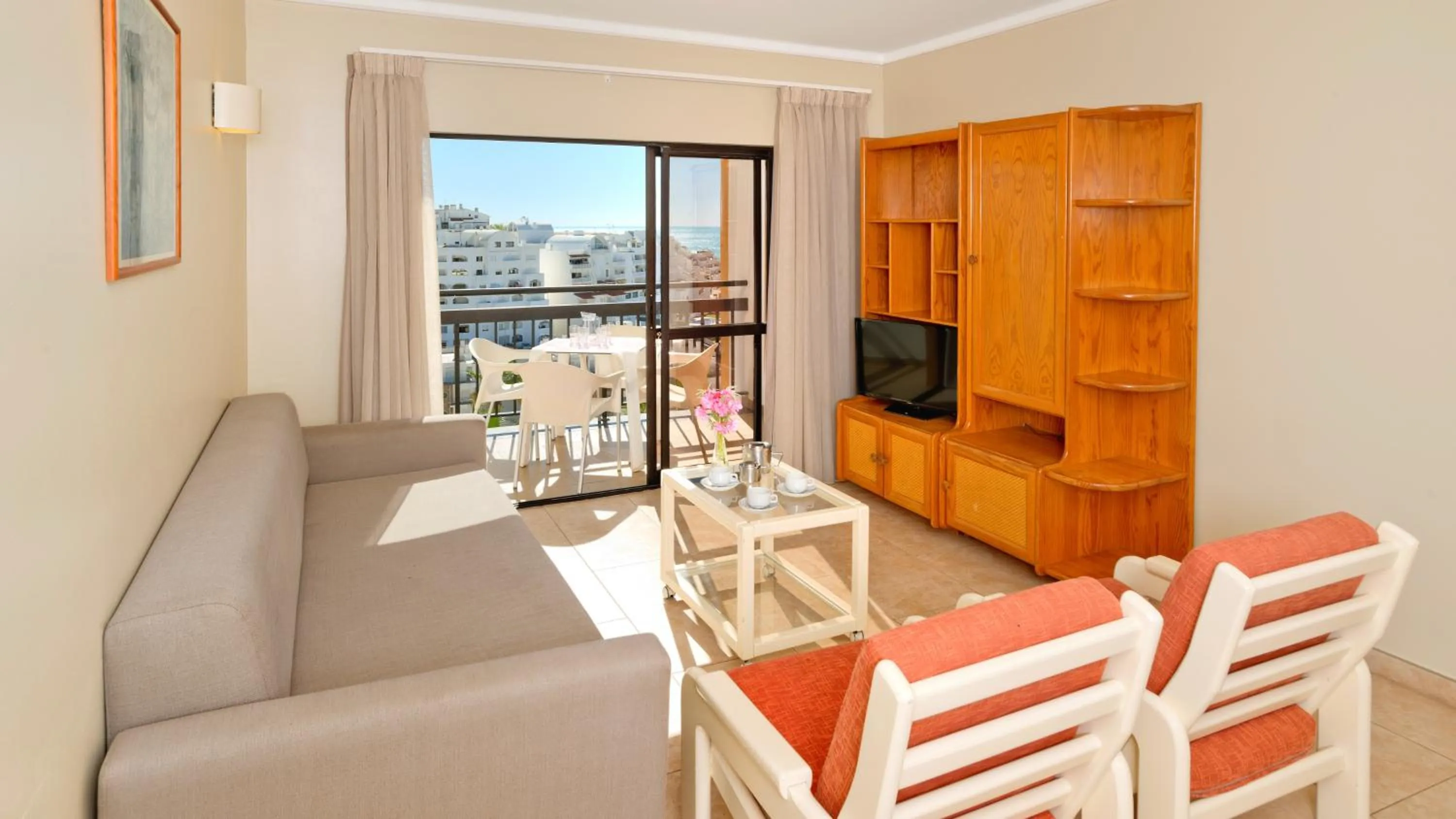 One-Bedroom Apartment with Sea View in Alfagar Cerro Malpique