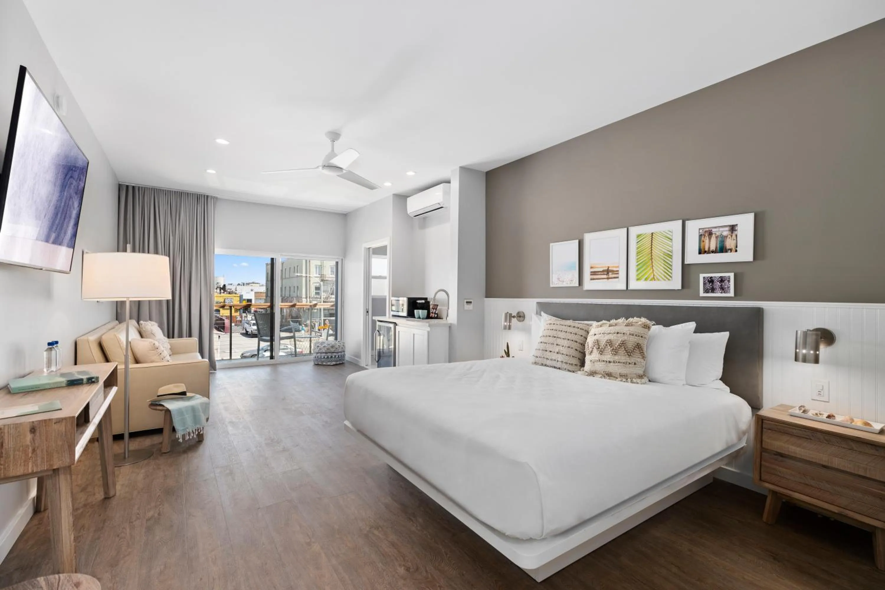 Deluxe Double Room with Balcony in Sea Sprite Beach Club