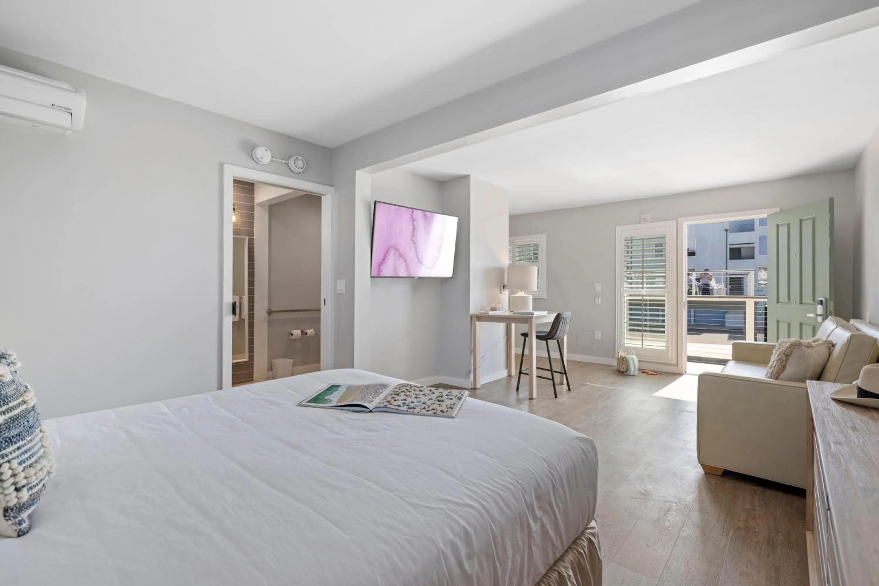 Queen Room - Disability Access in Sea Sprite Beach Club