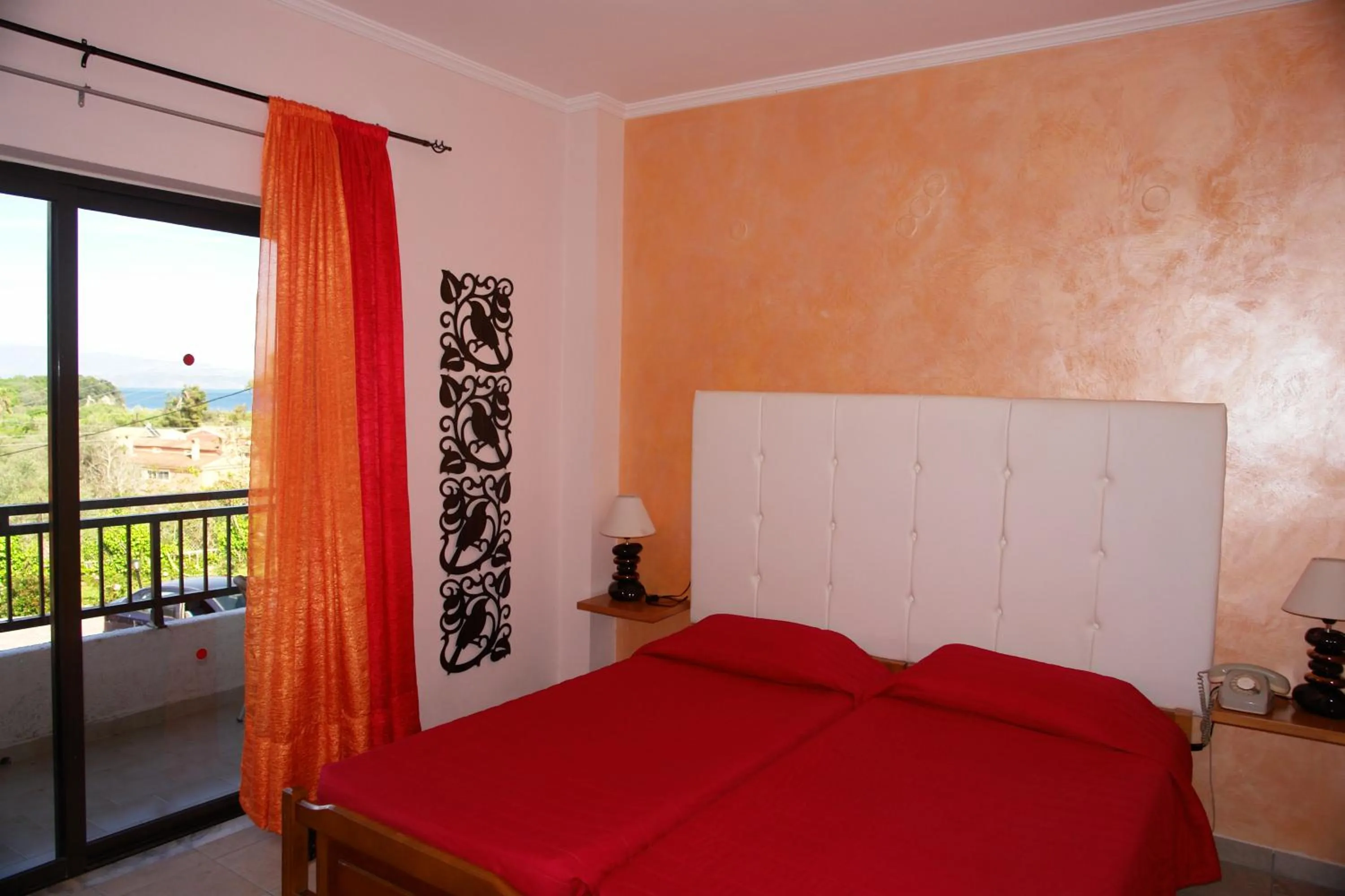 Triple Room with Sea View in Victoria Hill Hotel