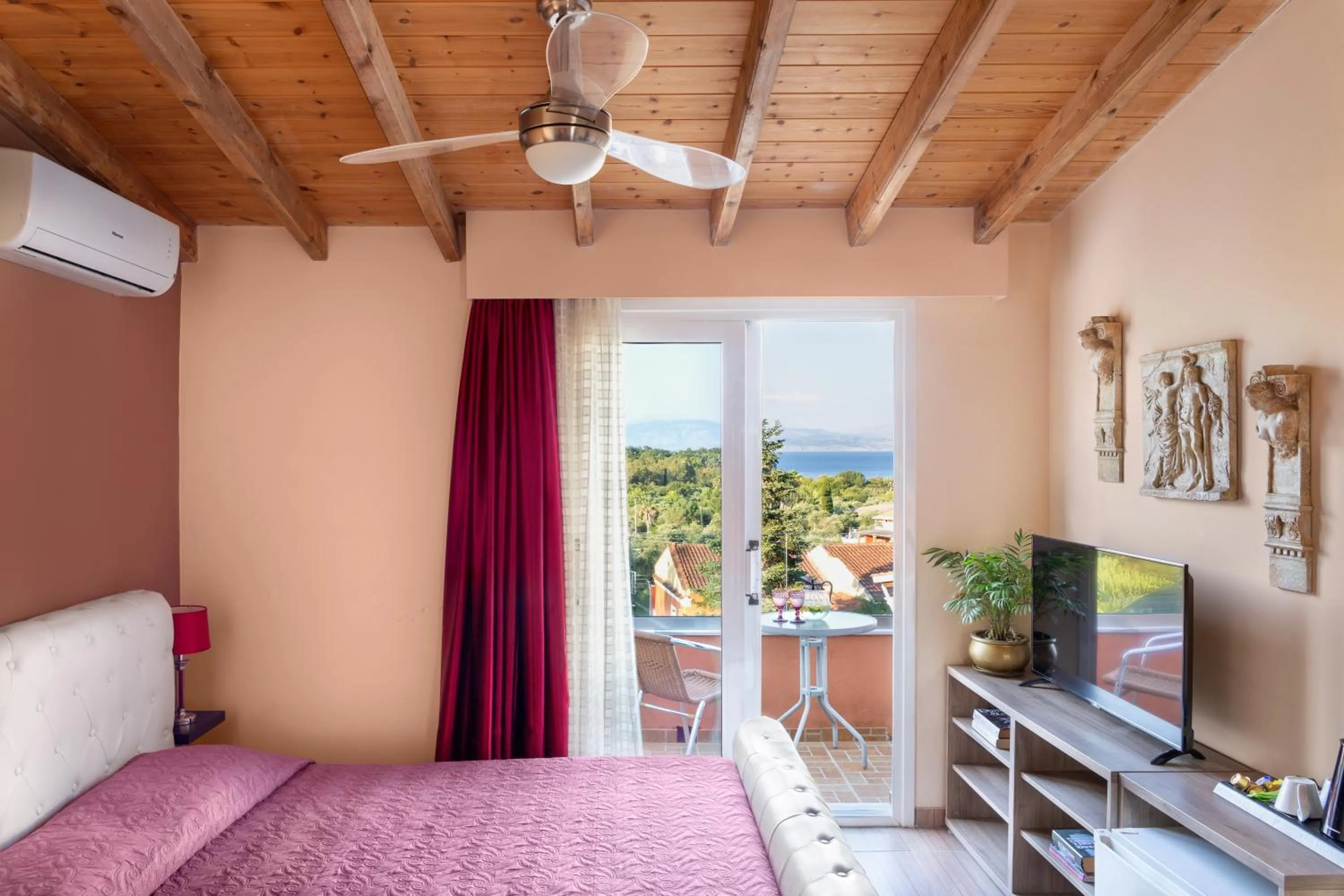 Superior Double Room in Victoria Hill Hotel