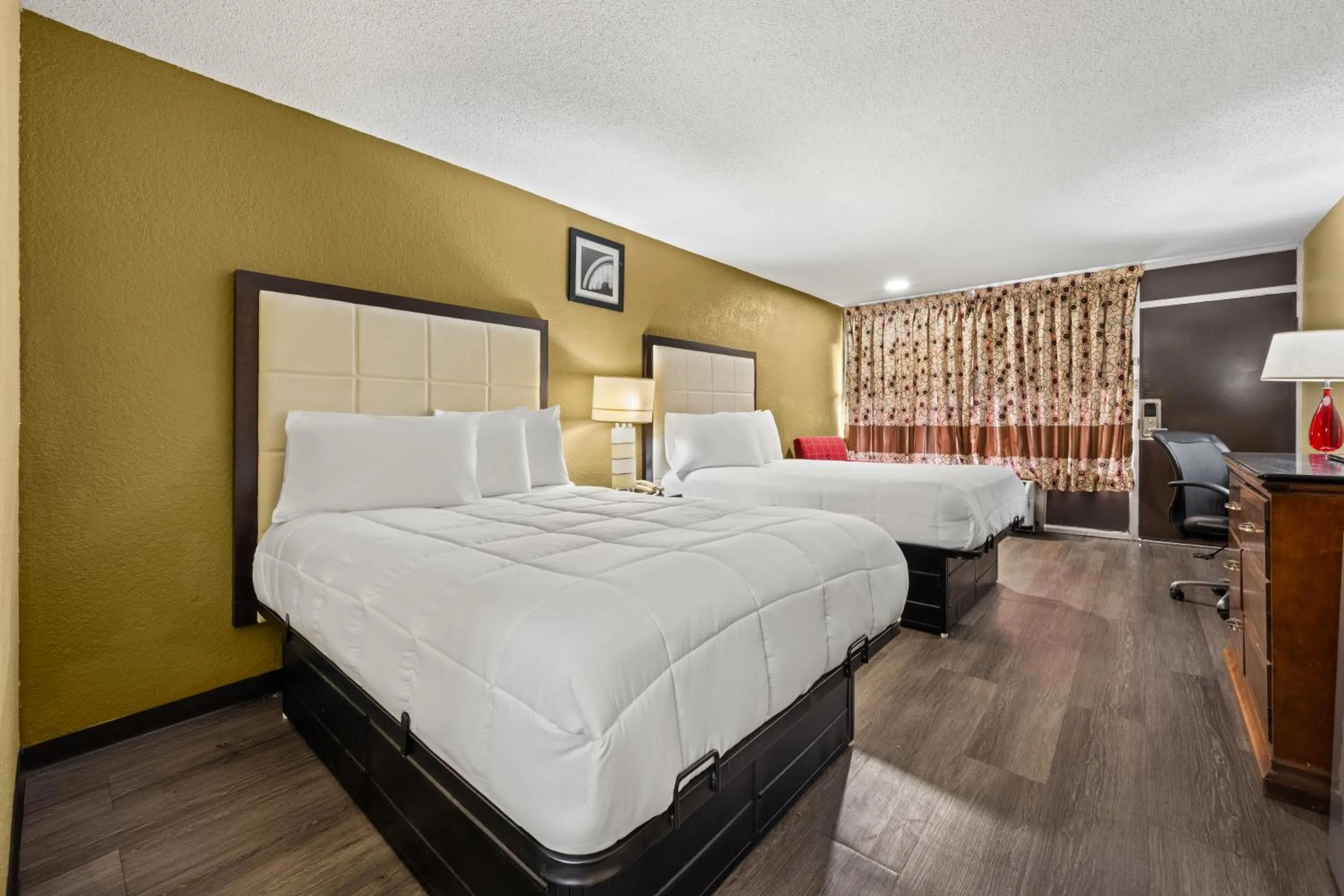 Double Room with Two Double Beds - Smoking in Americas Best Value Inn - Wilson