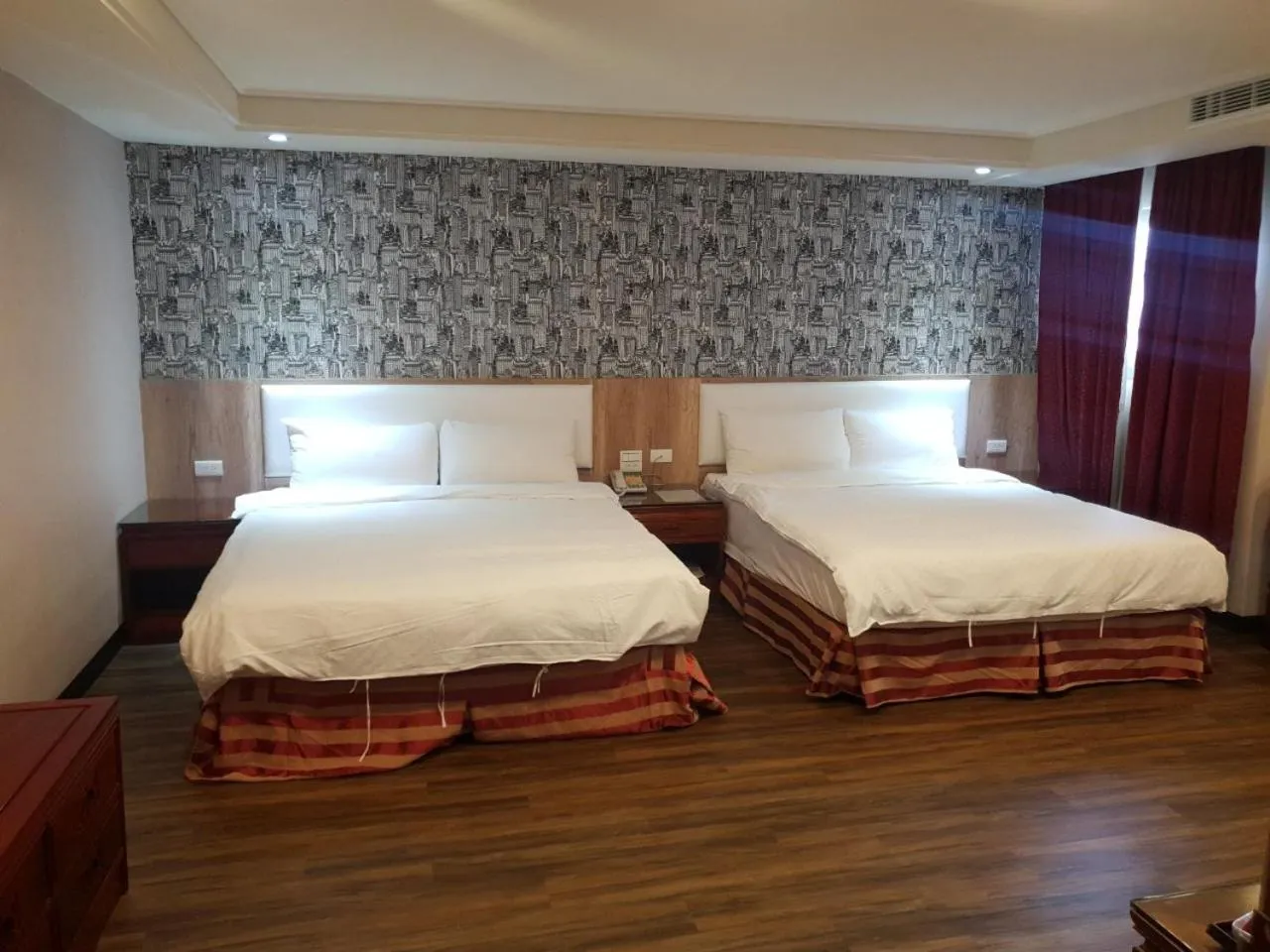 Deluxe Quadruple Room in Chuan Fu Hotel