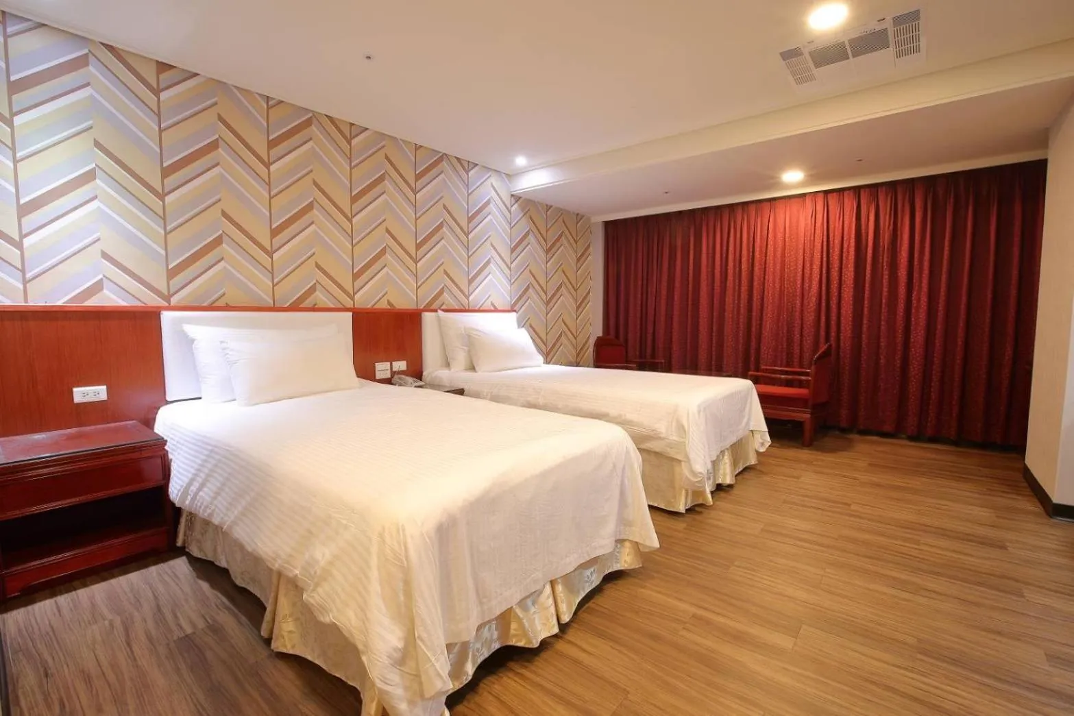 Deluxe Twin Room in Chuan Fu Hotel
