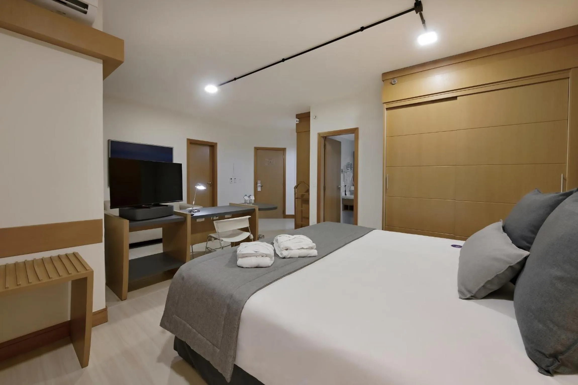 Superior King Suite - single occupancy in Araucaria Plaza