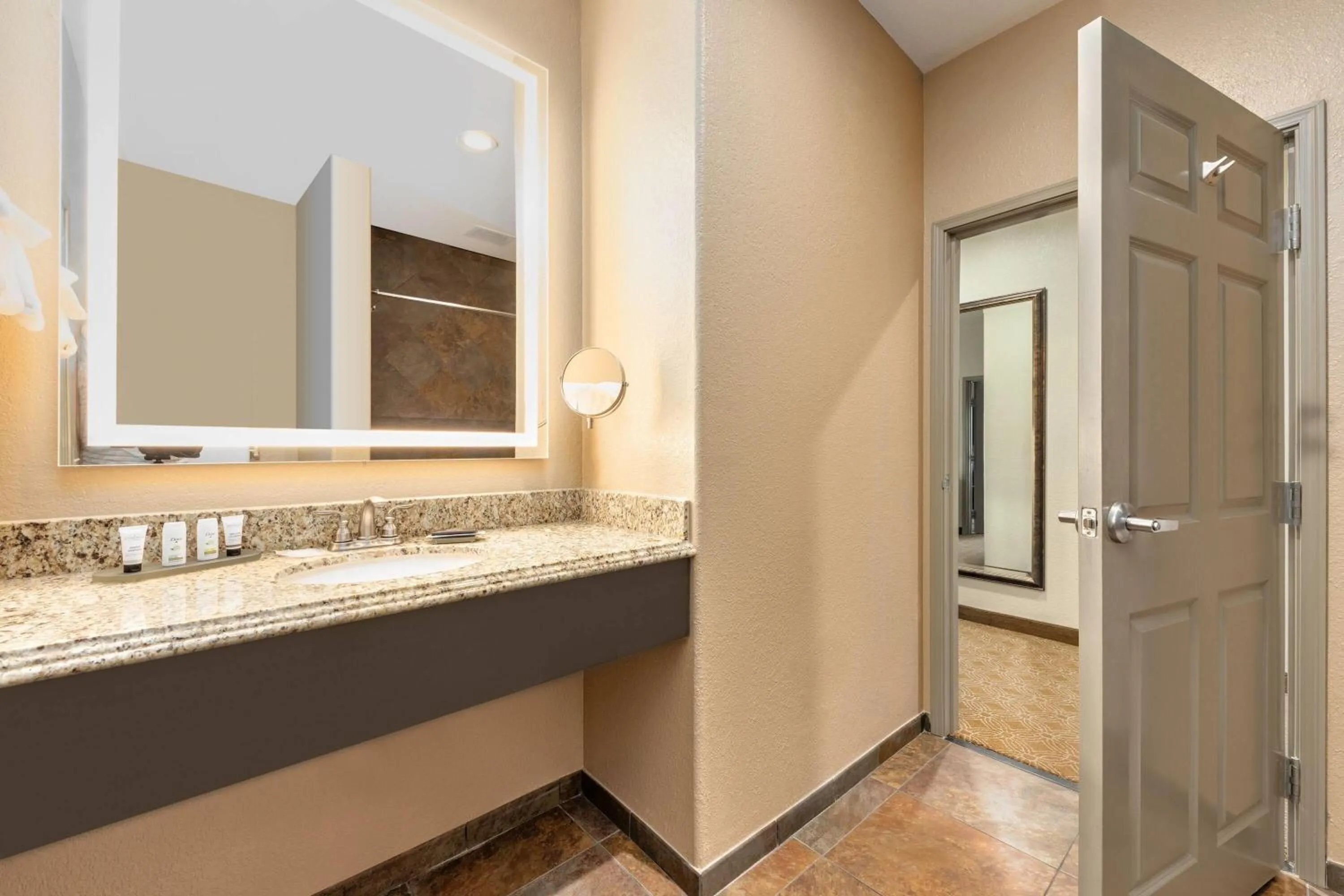 Two-Room King Suite with Balcony and Lake View - 2nd Floor in La Quinta by Wyndham Marble Falls