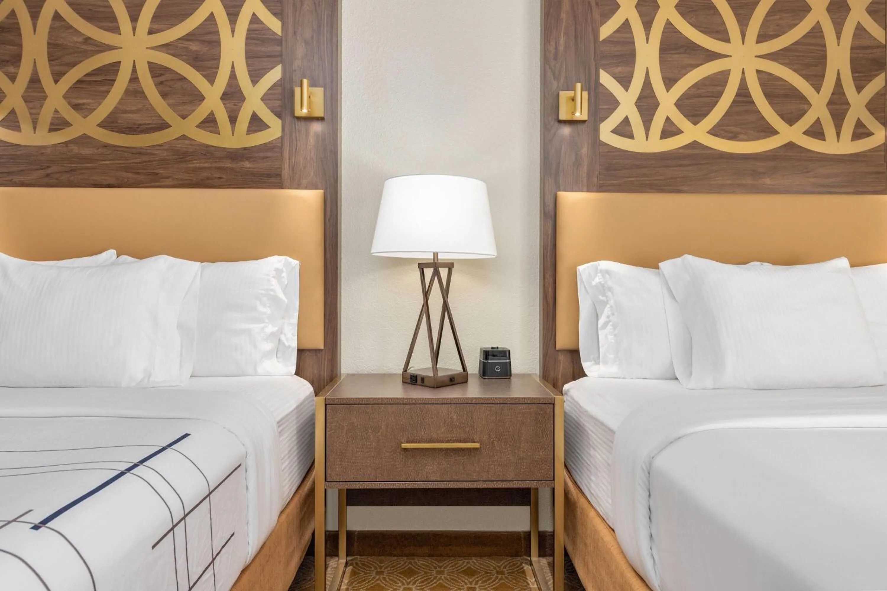 Queen Room with Two Queen Beds, Balcony and Lake View - Upper Floor in La Quinta by Wyndham Marble Falls